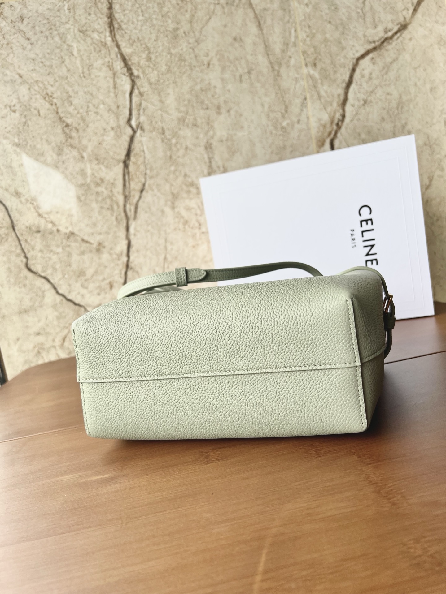 CABAS ANAIS ミニ手袋 粒面牛皮革製 高級感あふれるトートバッグ