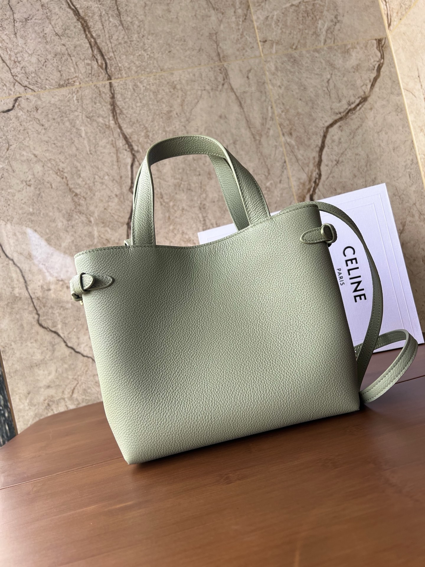 CABAS ANAIS ミニ手袋 粒面牛皮革製 高級感あふれるトートバッグ