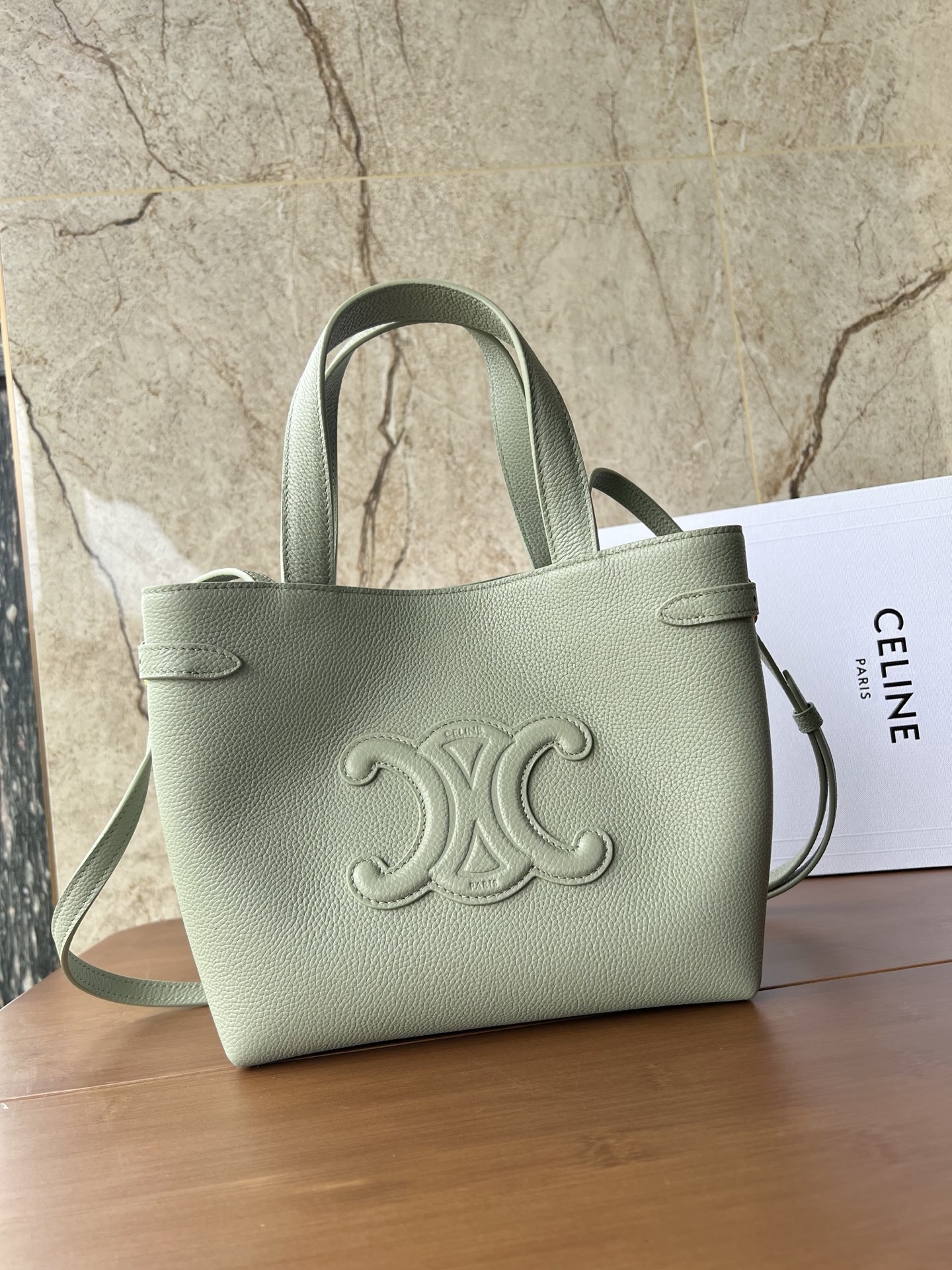 CABAS ANAIS ミニ手袋 粒面牛皮革製 高級感あふれるトートバッグ