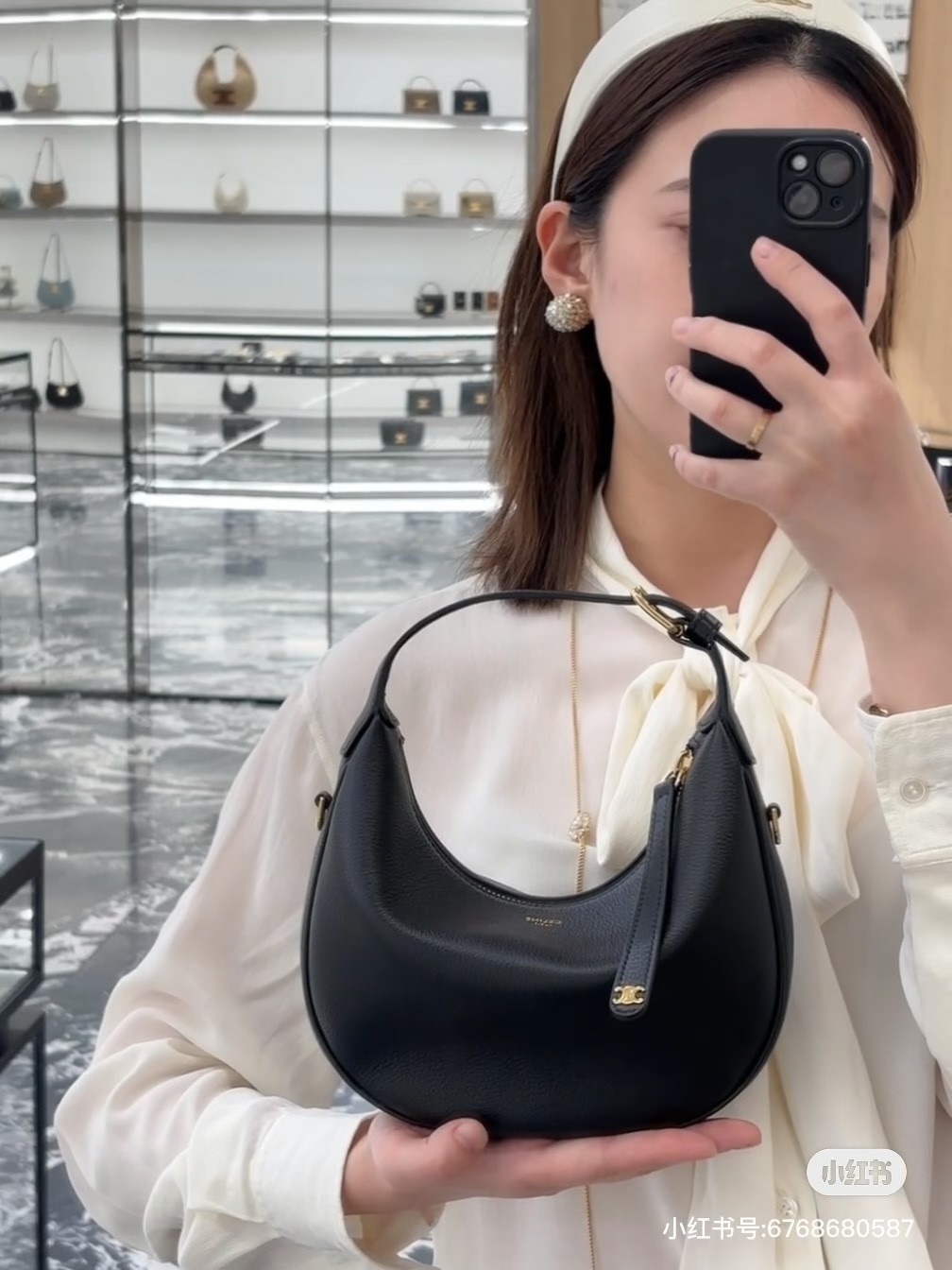 NO:206125,The new favorite Lulu bag is cute and can be installed!  ,Celline,celine,celine19860909新宠Lulu小包可爱又能装！,赛琳celine,celine,celine,Bag