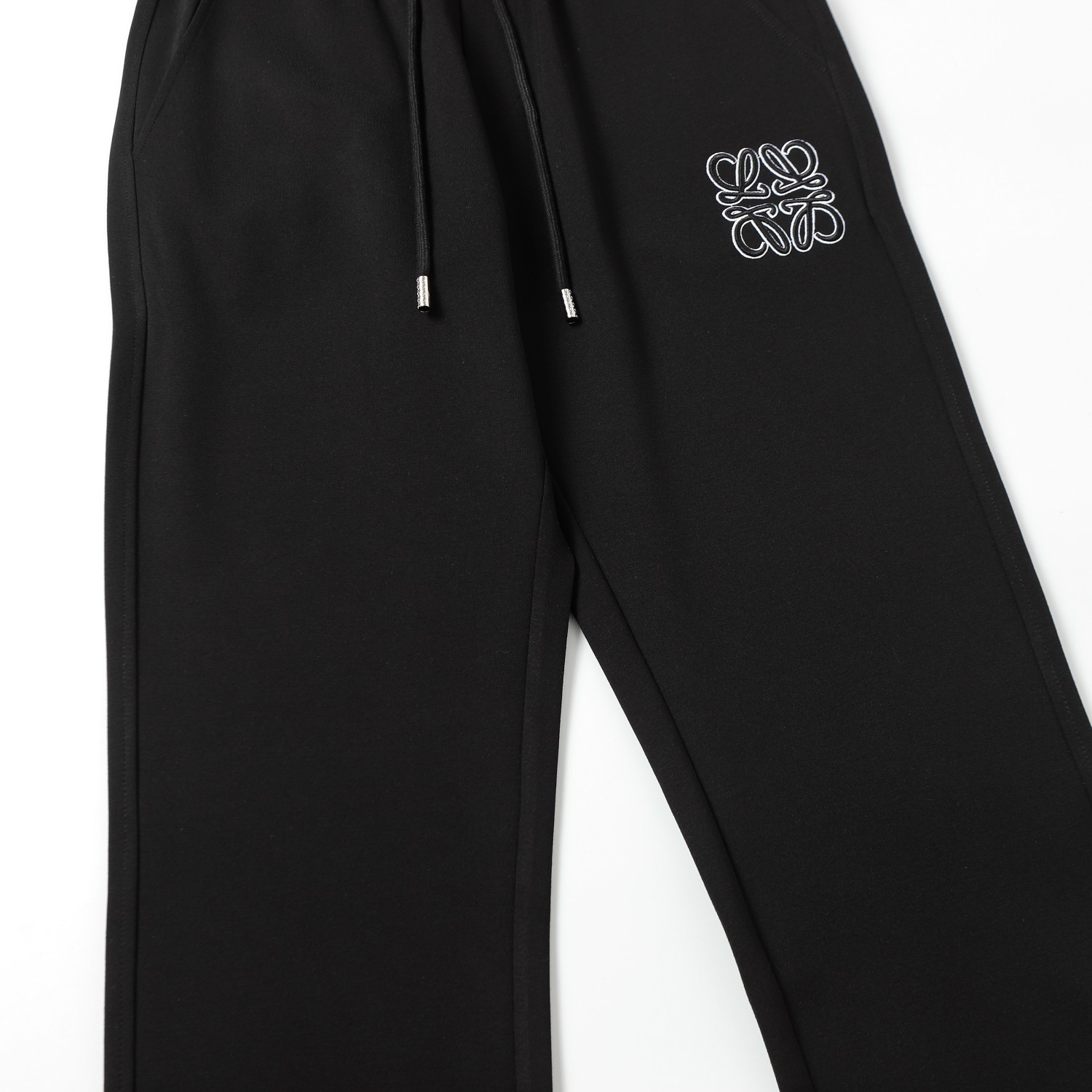 Loewe 24fw Embroidered Pants: High-quality fabric, intricate embroidery, flattering cut for leg lines. - 图片 4