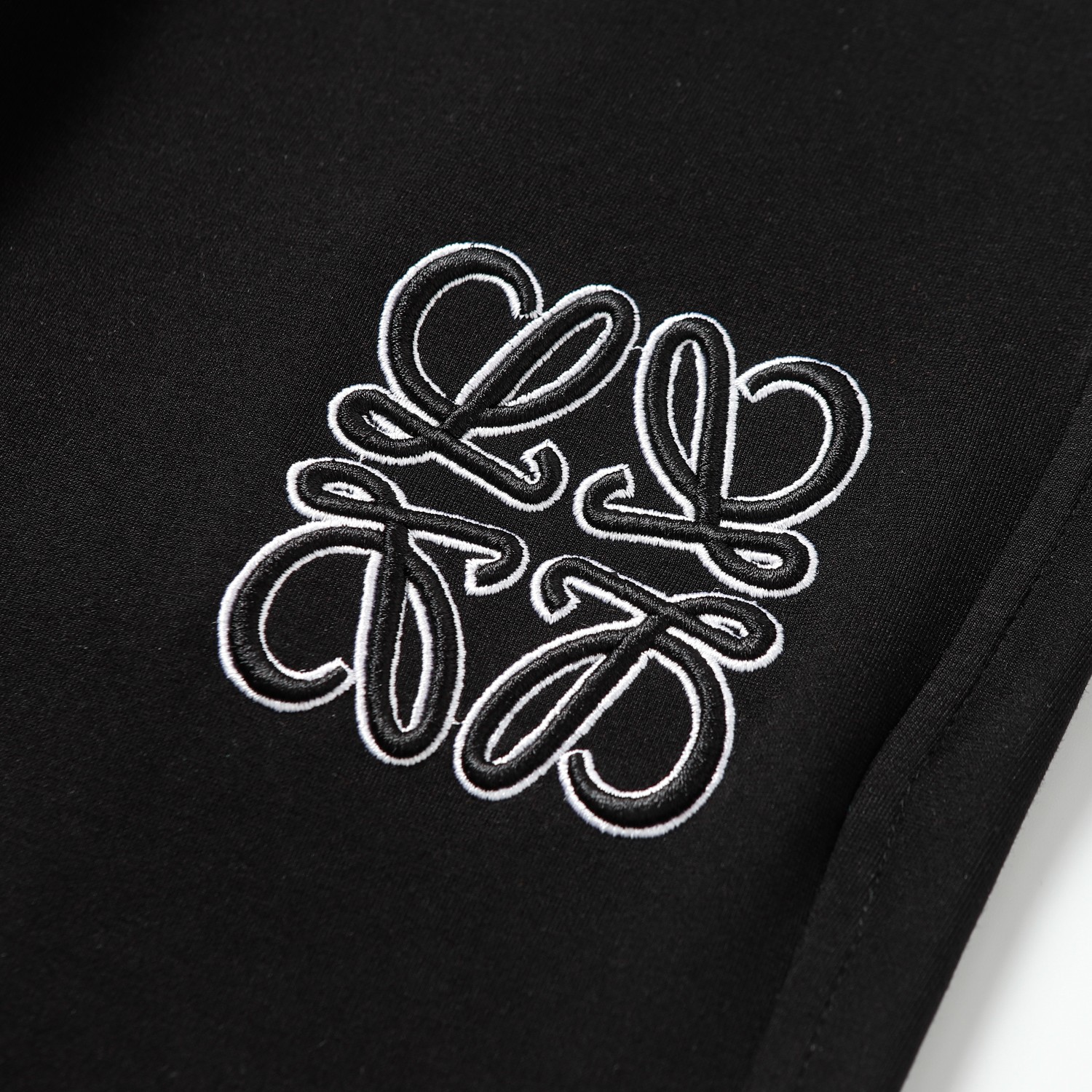 Loewe 24fw Embroidered Pants: High-quality fabric, intricate embroidery, flattering cut for leg lines. - 图片 5