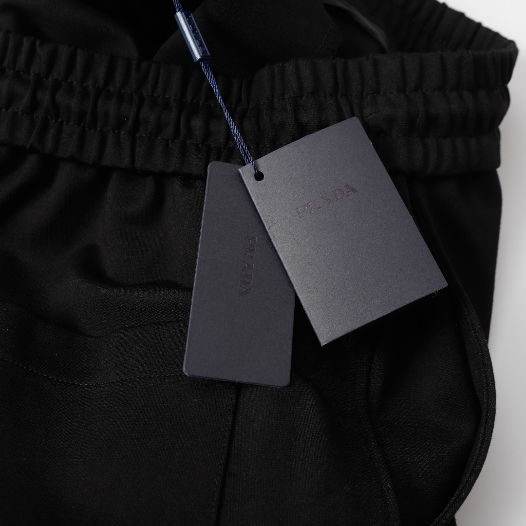 Prada 2025s: High-Quality Faceware with Impeccable Detail and Comfort - 图片 4