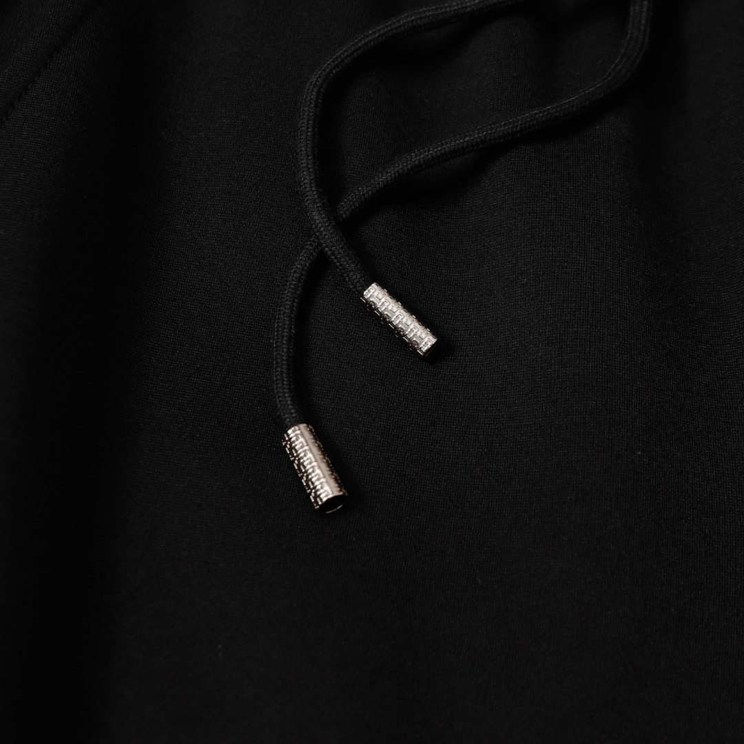 Prada 2025s: High-Quality Faceware with Impeccable Detail and Comfort - 图片 5