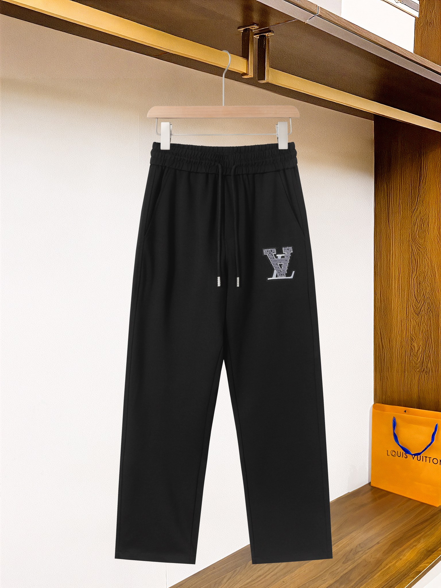 Louis Vuitton Recital Knit Shorts: Classic Logo, Comfortable, High Quality, Stylish Fit - 图片 1
