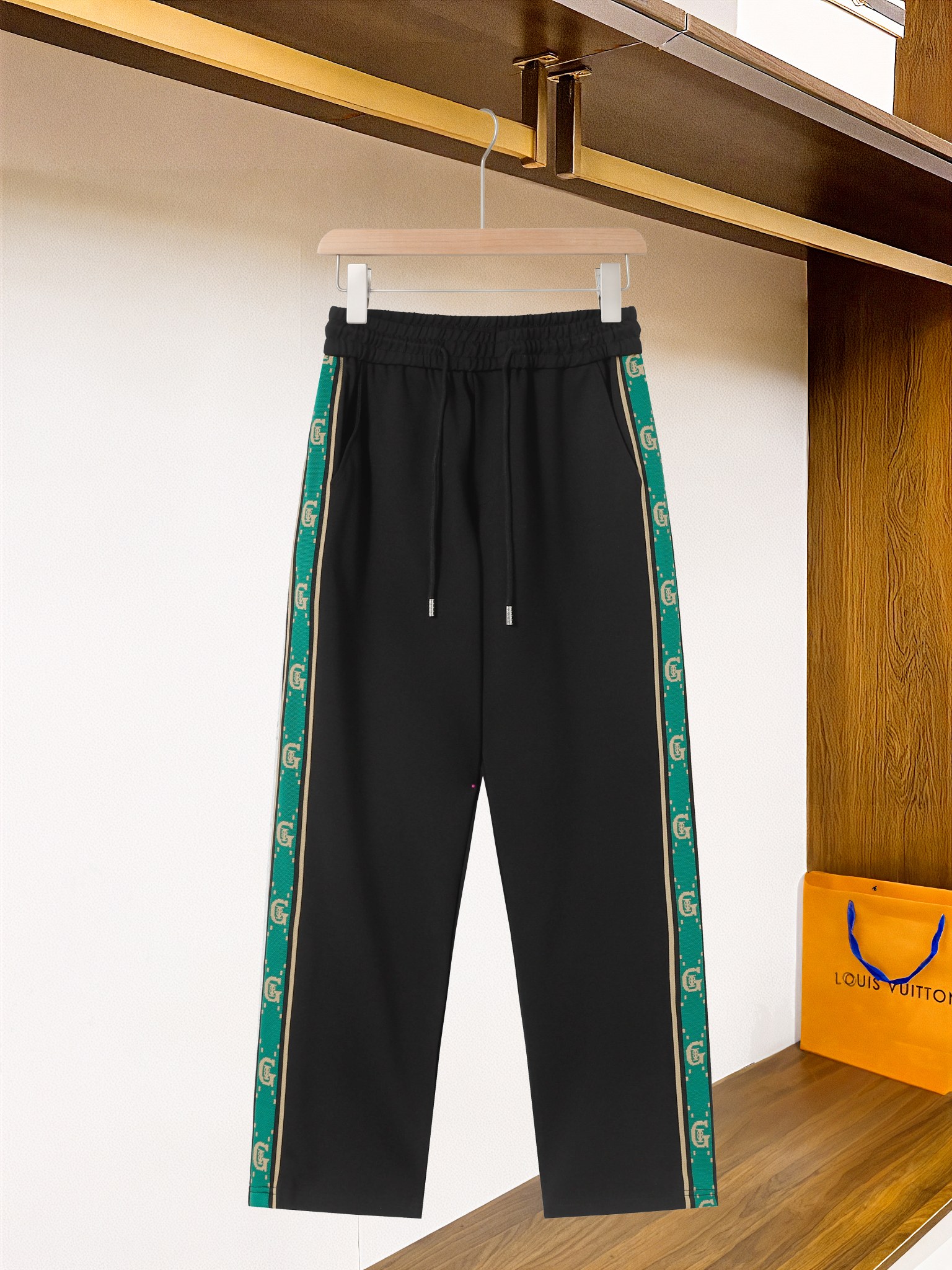 “High-Quality Knitted Recital Shorts with Classic LOGO, Stylish and Comfortable” - 图片 1