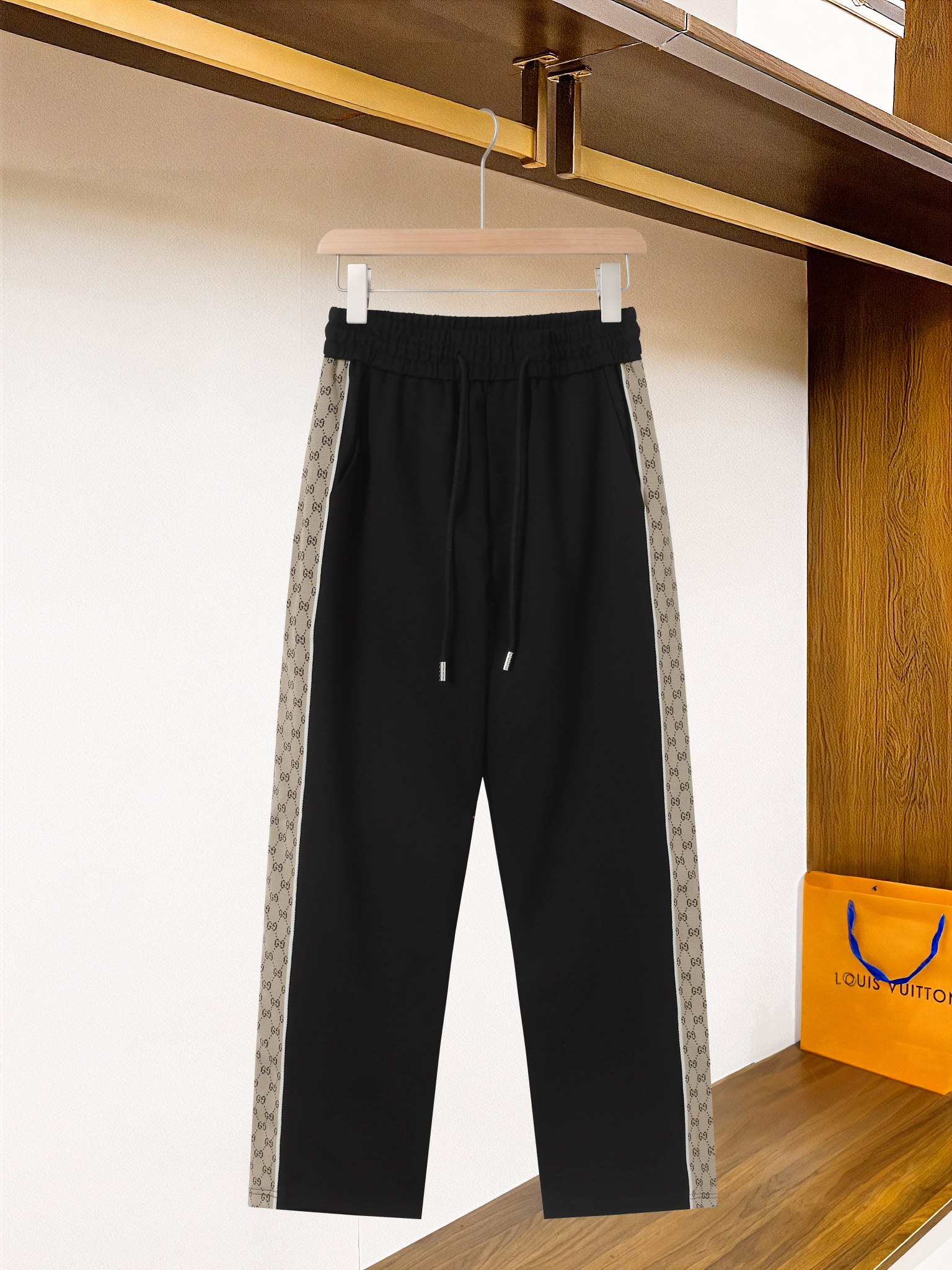 “High-Quality Knitted Recital Shorts with Classic LOGO, Comfortable and Stylish” - 图片 1