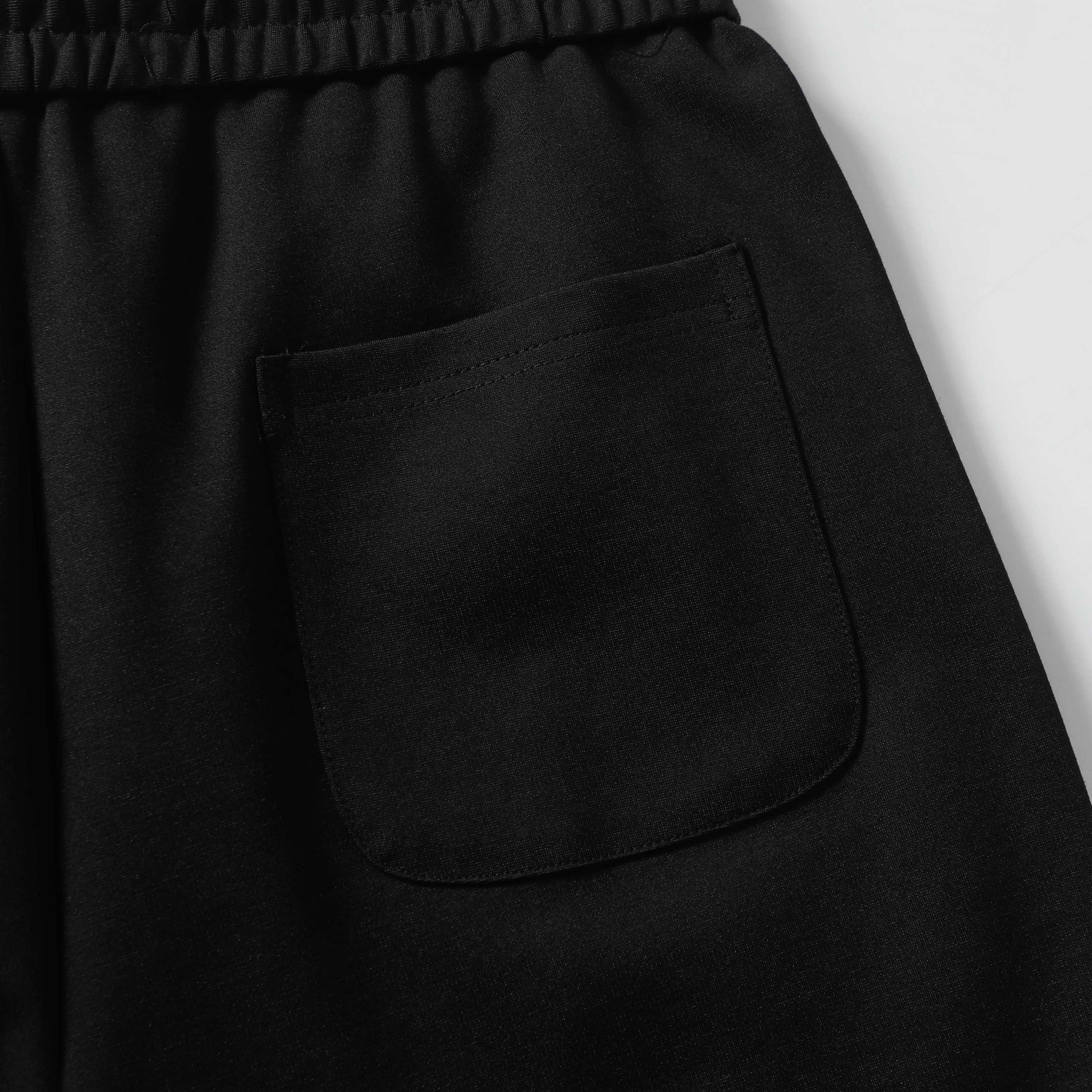 “Urban Leisure Sports Shorts with High-Quality Fabric and Modern Classic Design” - 图片 6