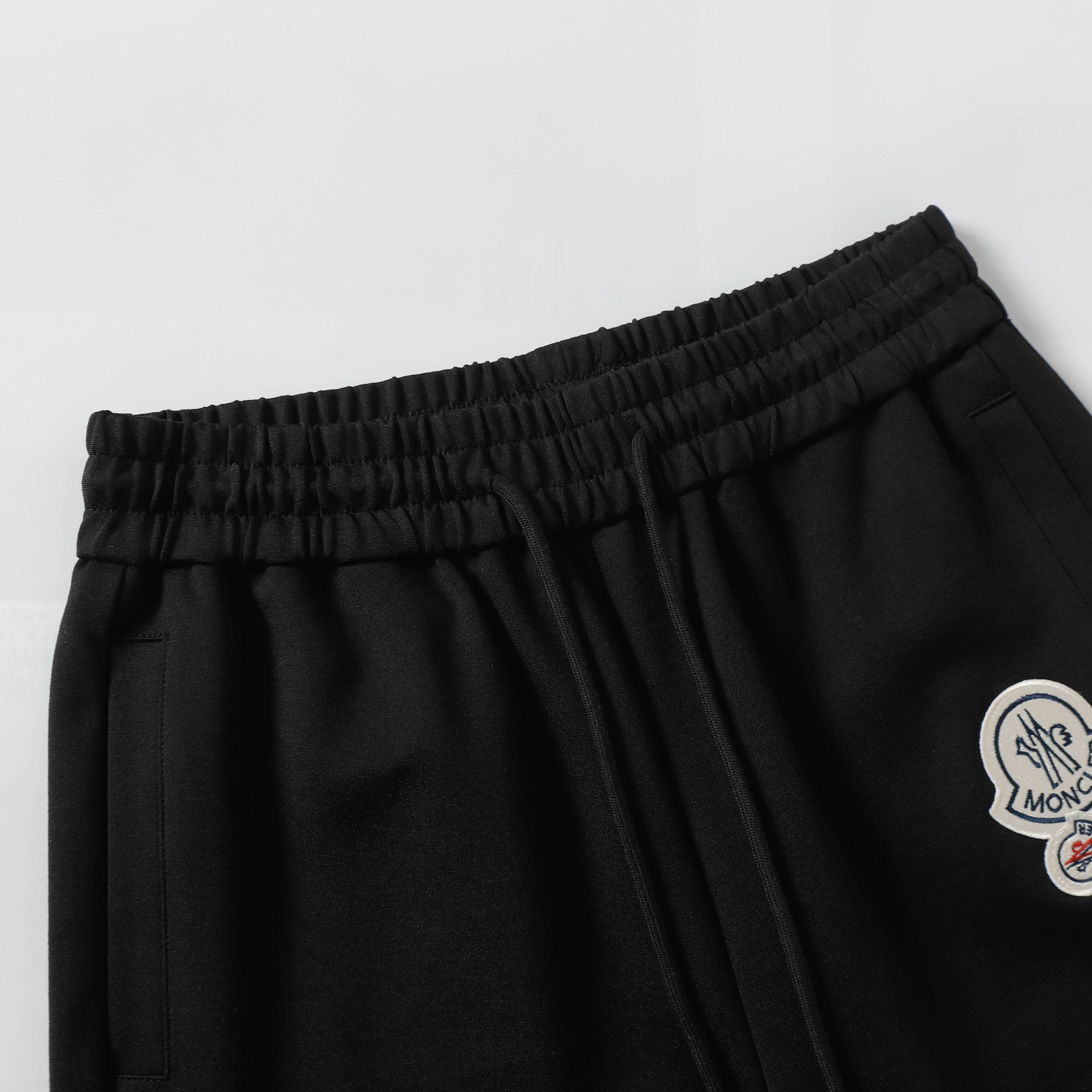 Moncler Leisure Sport Shorts in High-Intensity Fabric: 265 YS D210# - 图片 3