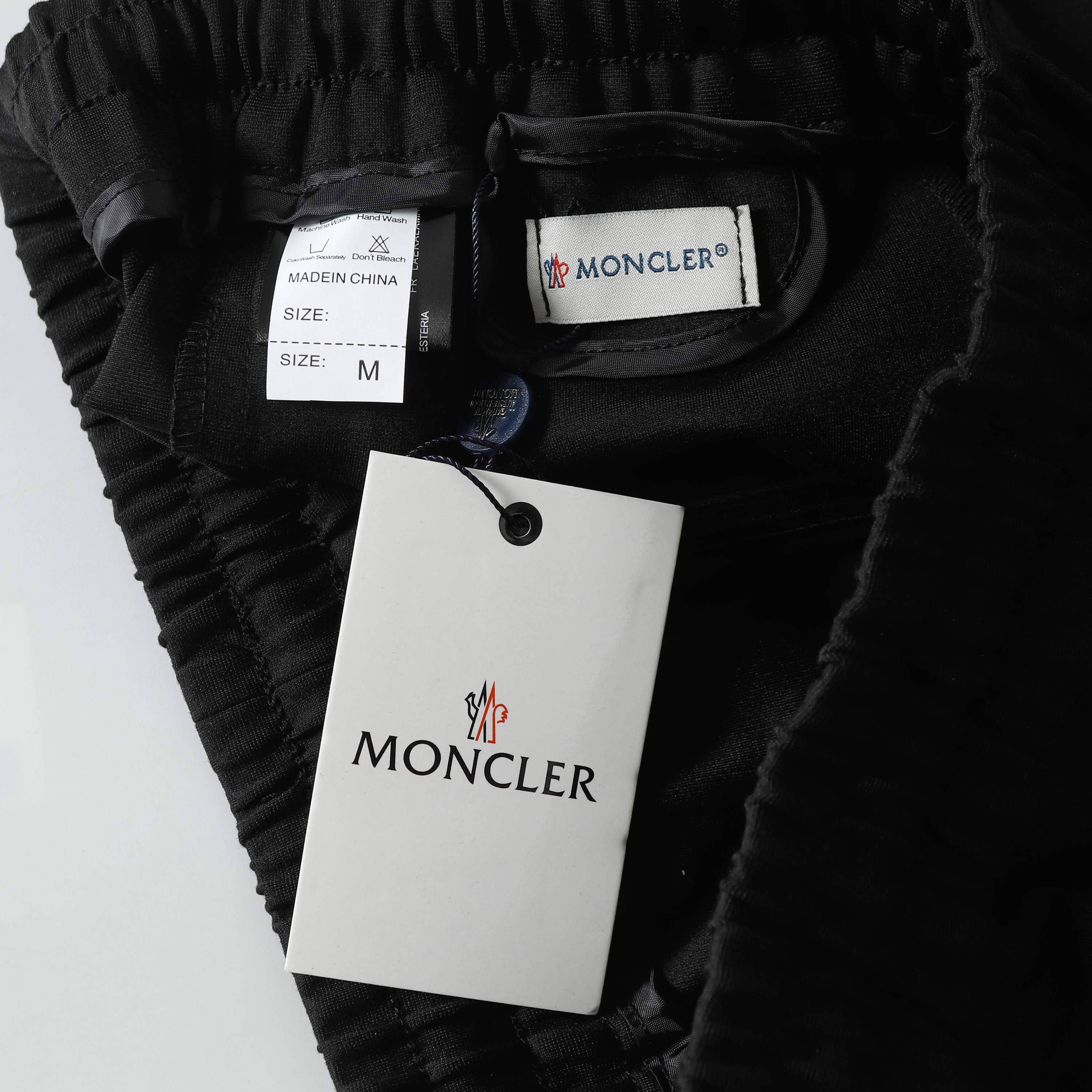 Moncler Leisure Sport Shorts in High-Intensity Fabric: 265 YS D210# - 图片 5