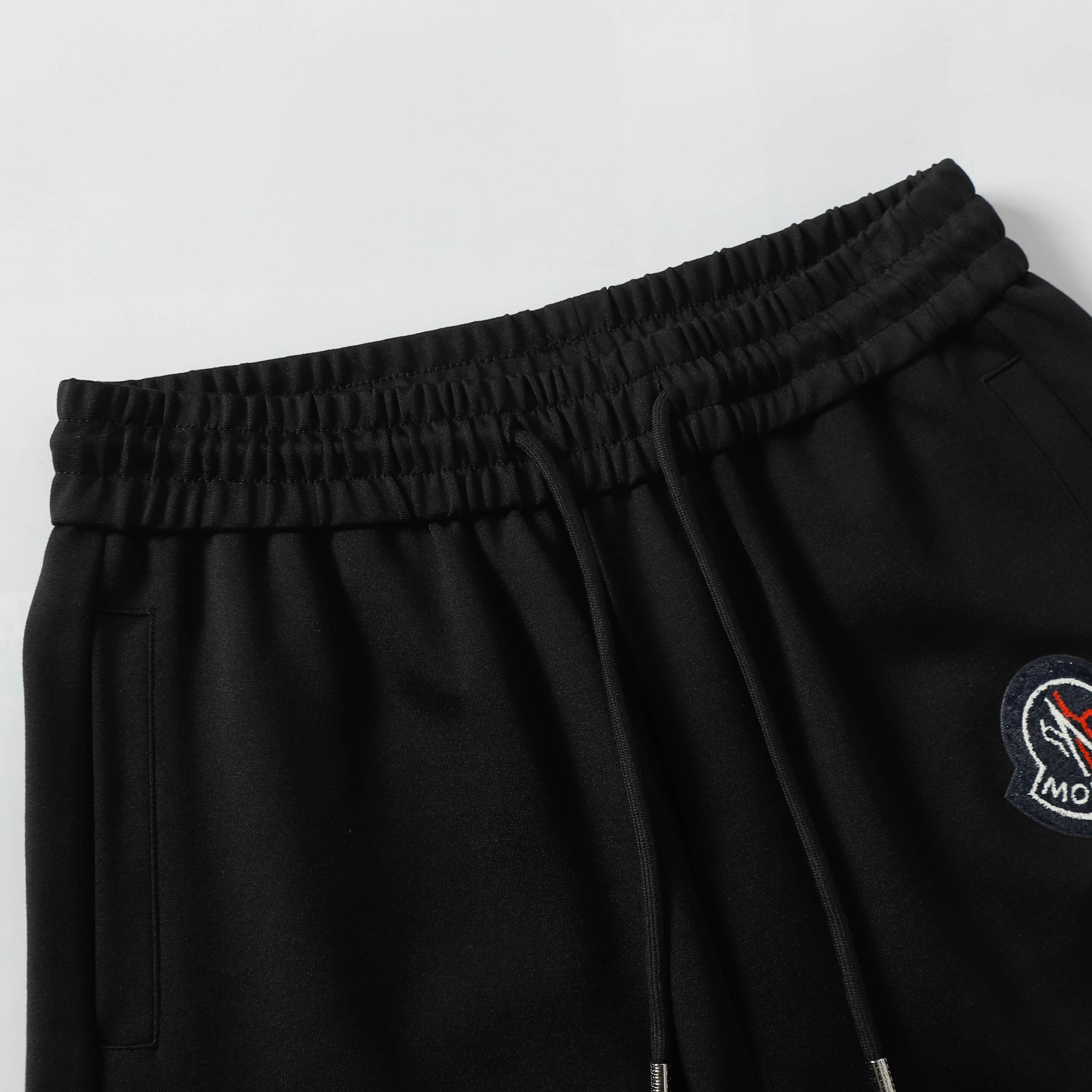 Moncler Leisure Sports Shorts in High-Intensity Fabric for 2025 Fashion Trend - 图片 2