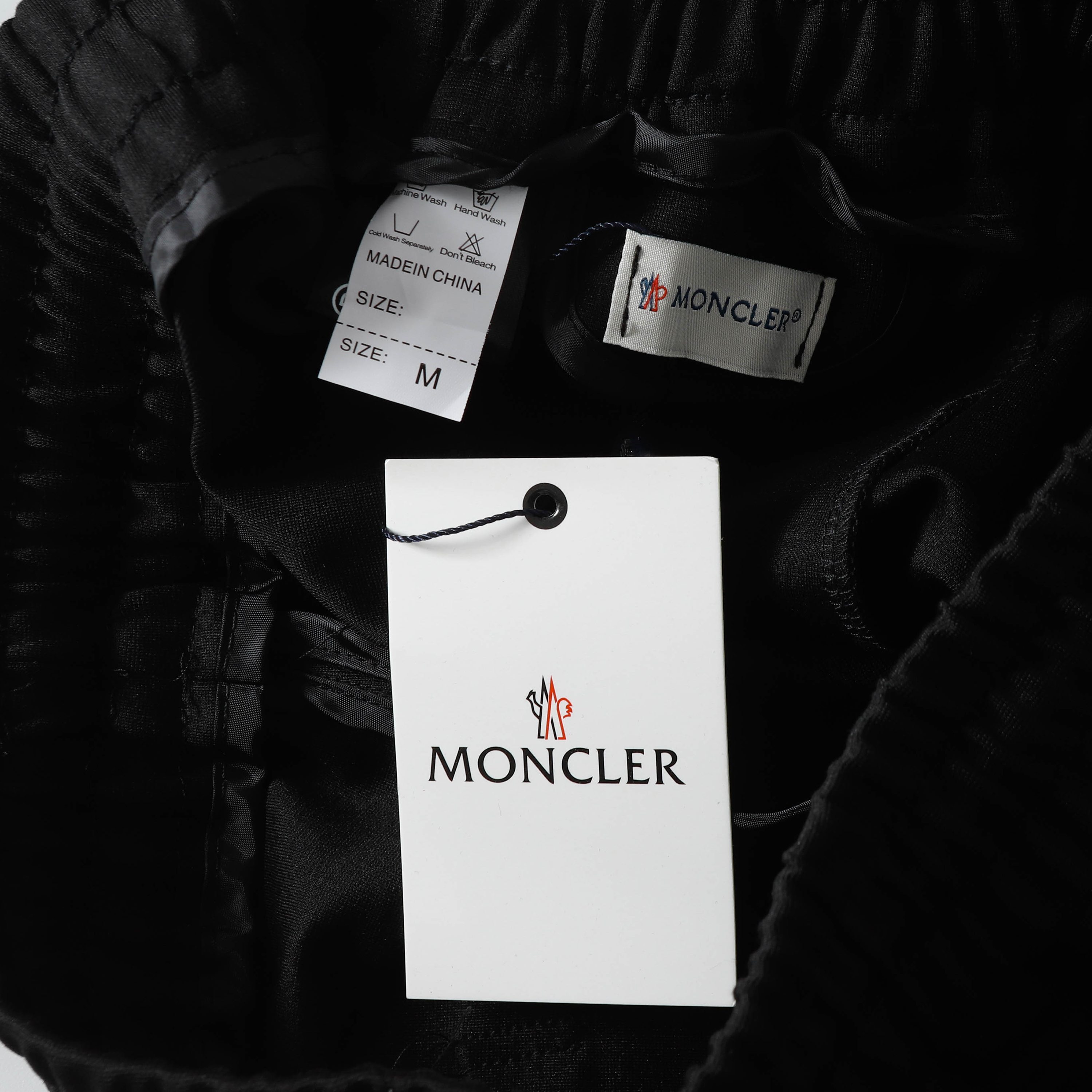 Moncler Leisure Sports Shorts in High-Intensity Fabric for 2025 Fashion Trend - 图片 5