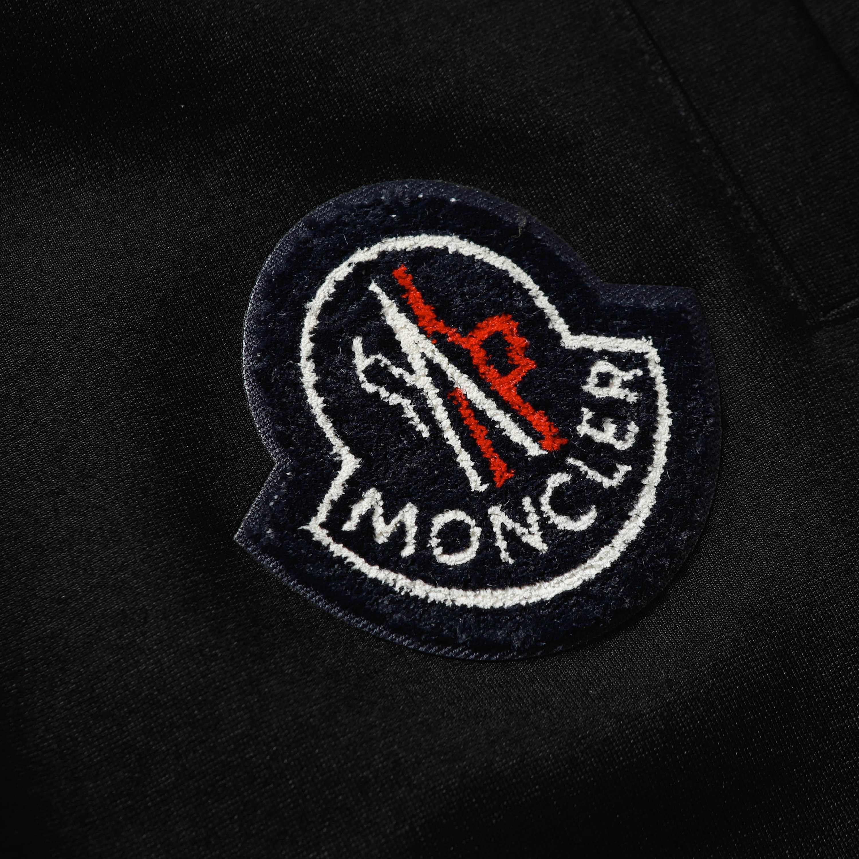 Moncler Leisure Sports Shorts in High-Intensity Fabric for 2025 Fashion Trend - 图片 3