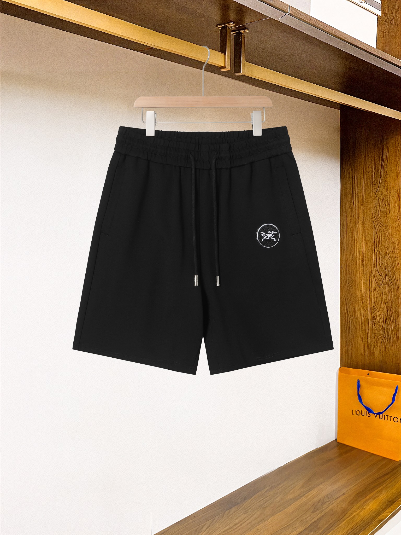 Modern Classic Urban Pole: High-Quality Leisure Sport Shorts in Unique Fabric - 图片 1