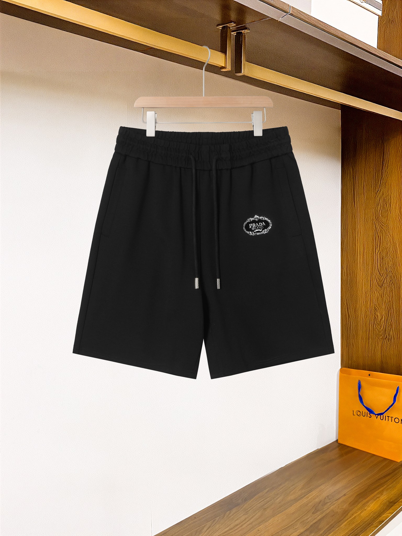 Prada 2025 New Leisure Shorts with Official Network Distribution and Custom Fabric - 图片 1