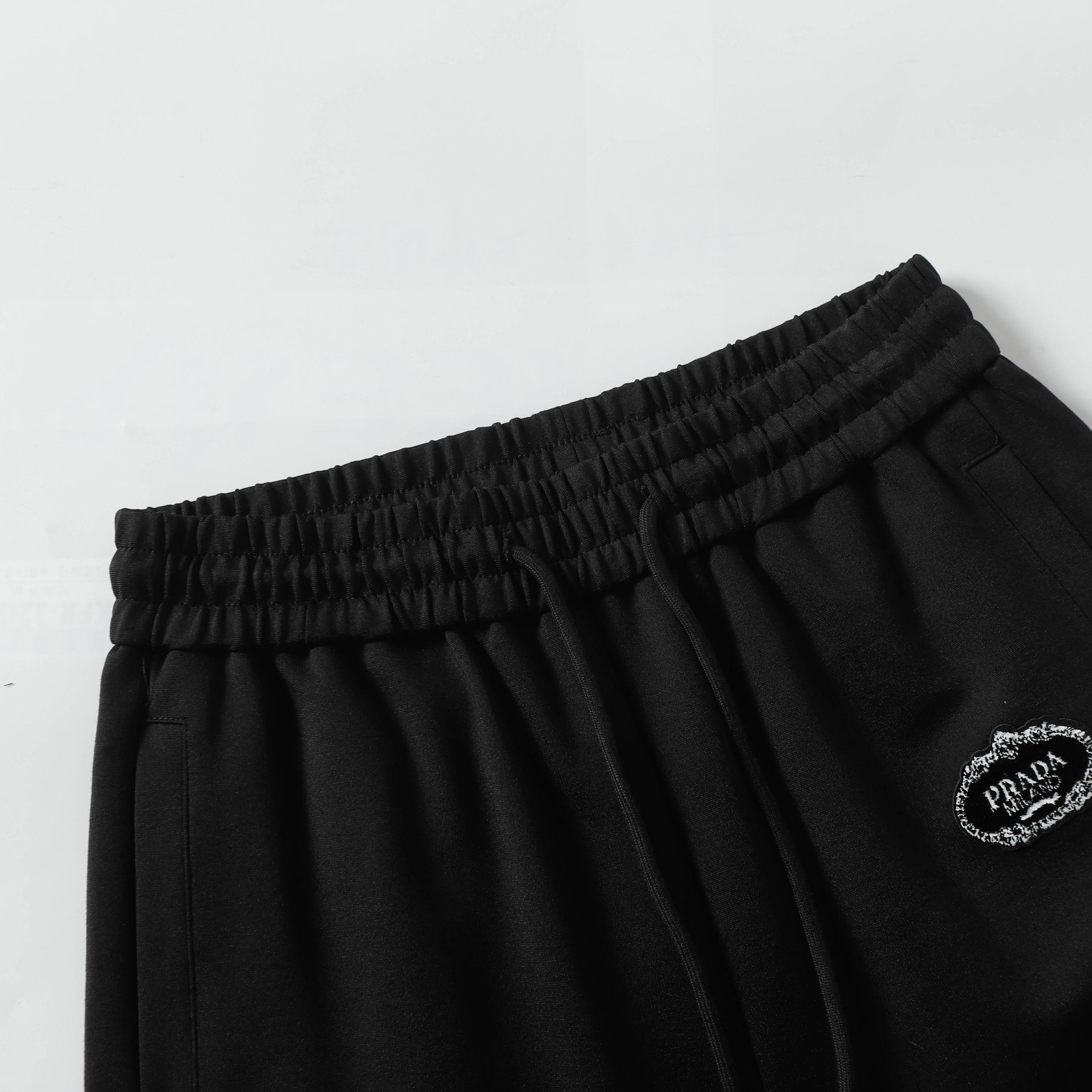 Prada 2025 New Leisure Shorts with Official Network Distribution and Custom Fabric - 图片 3