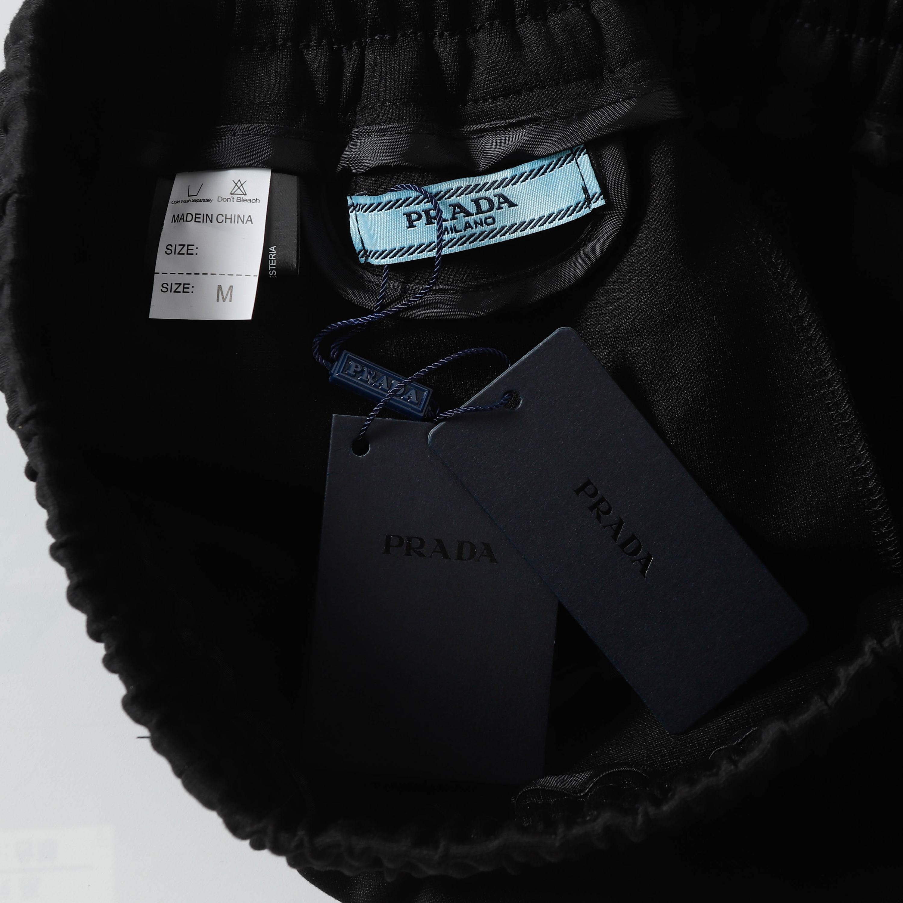 Prada 2025 New Leisure Shorts with Official Network Distribution and Custom Fabric - 图片 8