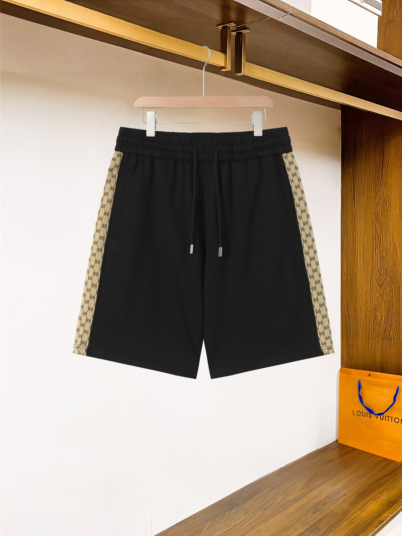 Gucci Gucci 2025s Leisure Sport Shorts: Modern Classic Urban Pole, High-Quality Fabric. - 图片 1