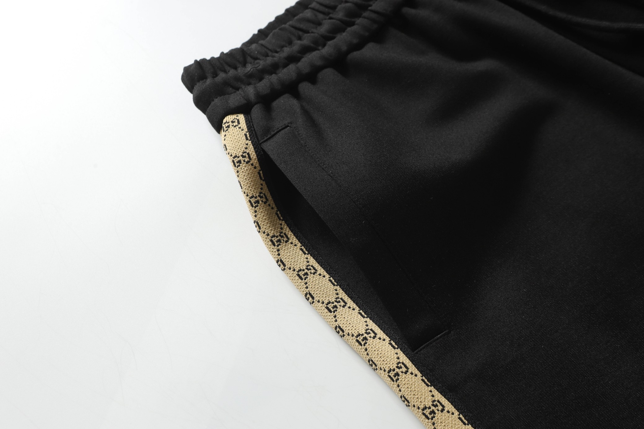 Gucci Gucci 2025s Leisure Sport Shorts: Modern Classic Urban Pole, High-Quality Fabric. - 图片 4