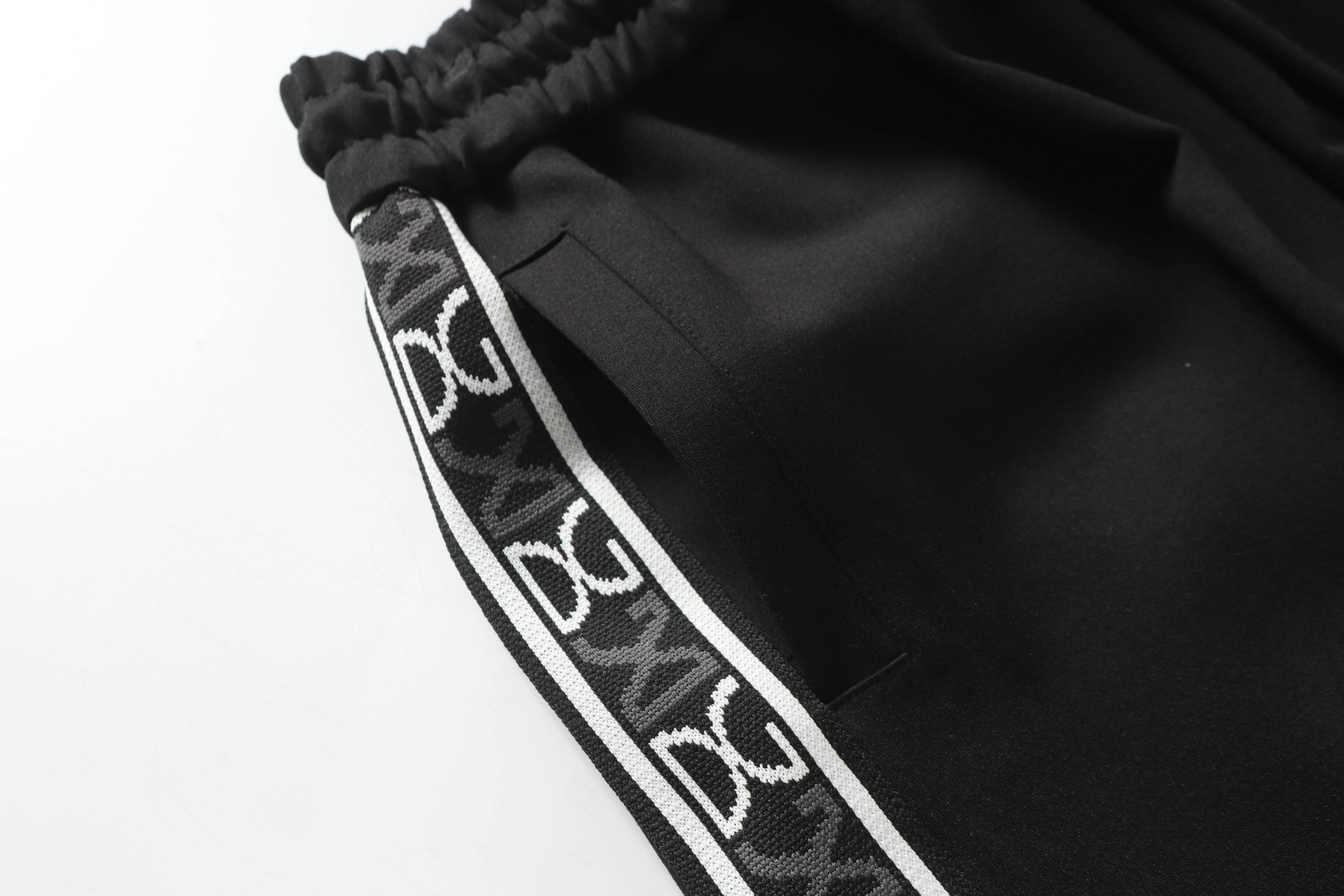 New Leisure Shorts with Crotch Design and Custom Fabric – D237# DG 2025 - 图片 5