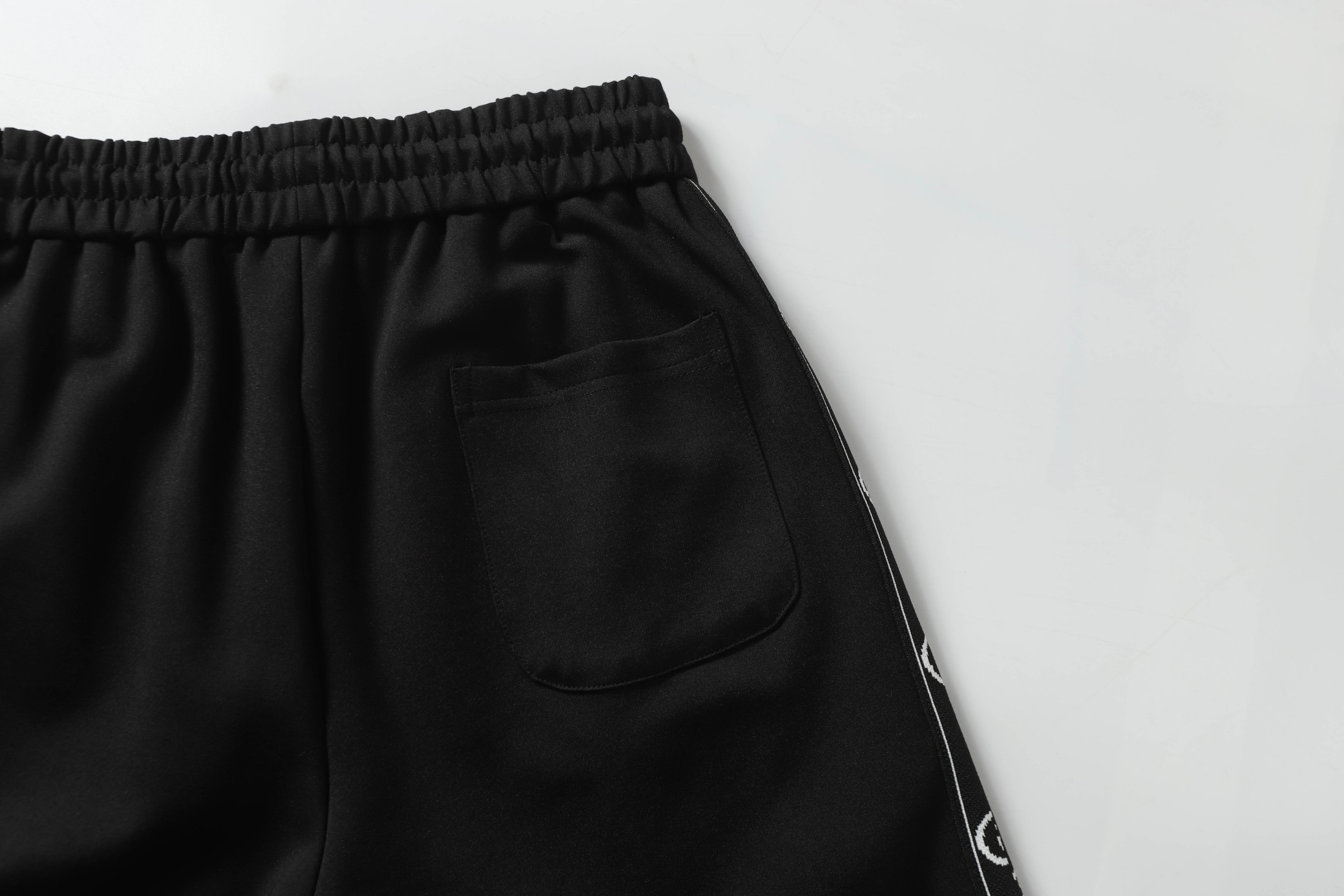 Gucci Gucci 2025s Leisure Sport Shorts in High-Intensity Fabric – Modern Urban Classic - 图片 8