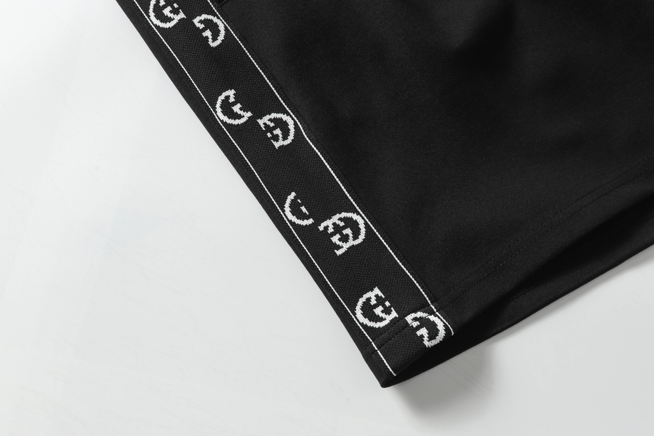 Gucci Gucci 2025s Leisure Sport Shorts in High-Intensity Fabric – Modern Urban Classic - 图片 6
