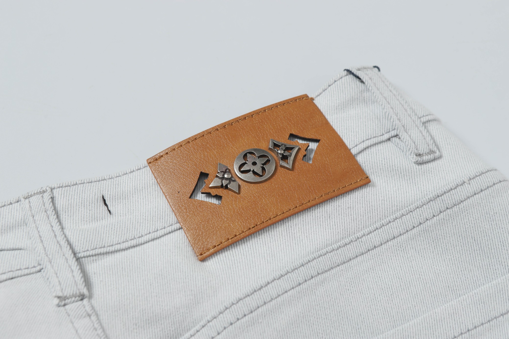 High-Quality LV 25ss Cotton Shorts for Boys – Sizes 28-38 Available - 图片 4