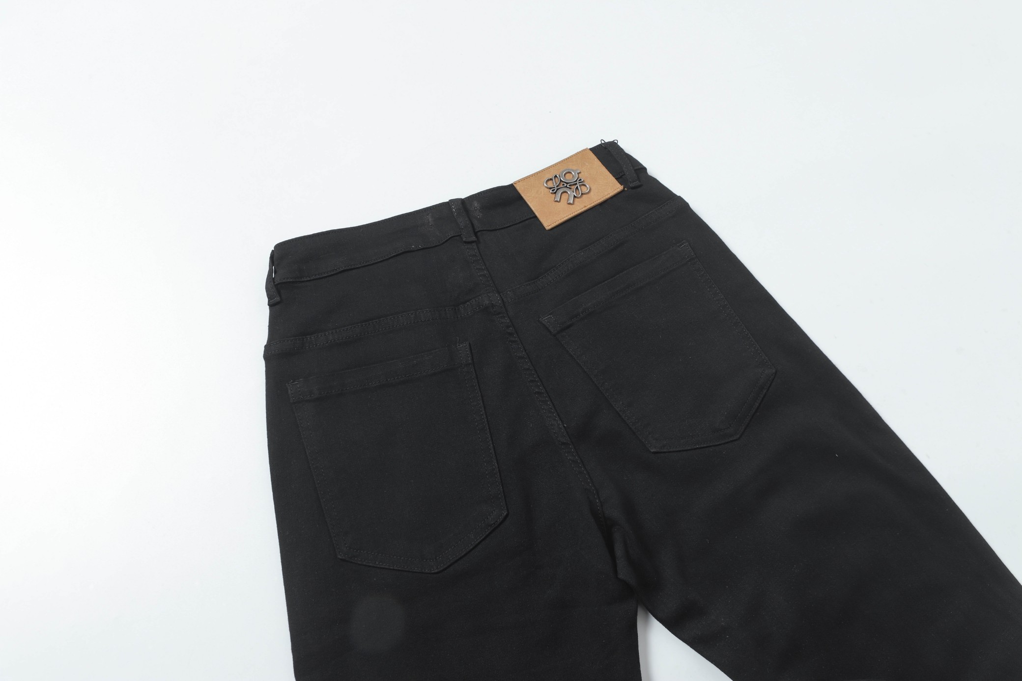 Top European Fabric Loewe YS608 Spring Collection: Comfortable, Fashionable, Versatile. - 图片 4