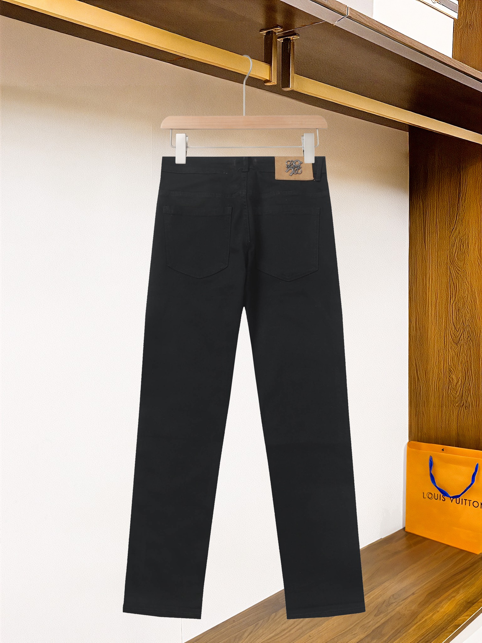 Top European Fabric Loewe YS608 Spring Collection: Comfortable, Fashionable, Versatile. - 图片 1