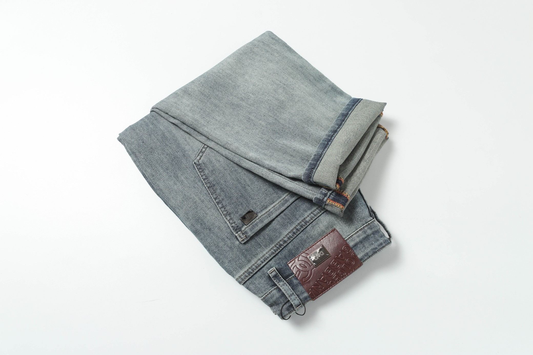 Exclusive High-End Jeans: Dolce & Gabbana Dougabana – Customized Fabric, Impeccable Detail, High Quality - 图片 3