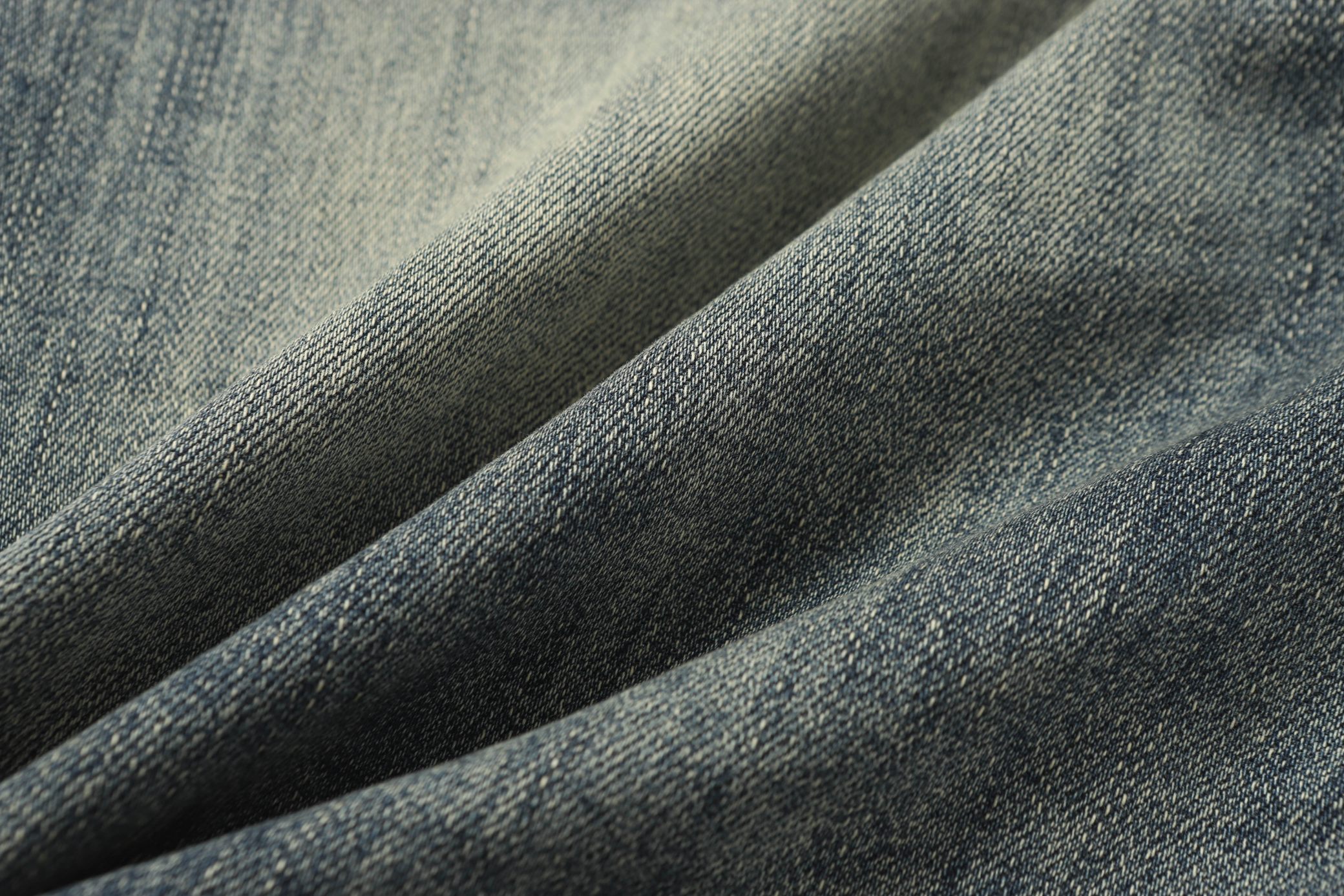 Comparison of High-Quality Carhartt Karat Jeans with Market Variants - 图片 4