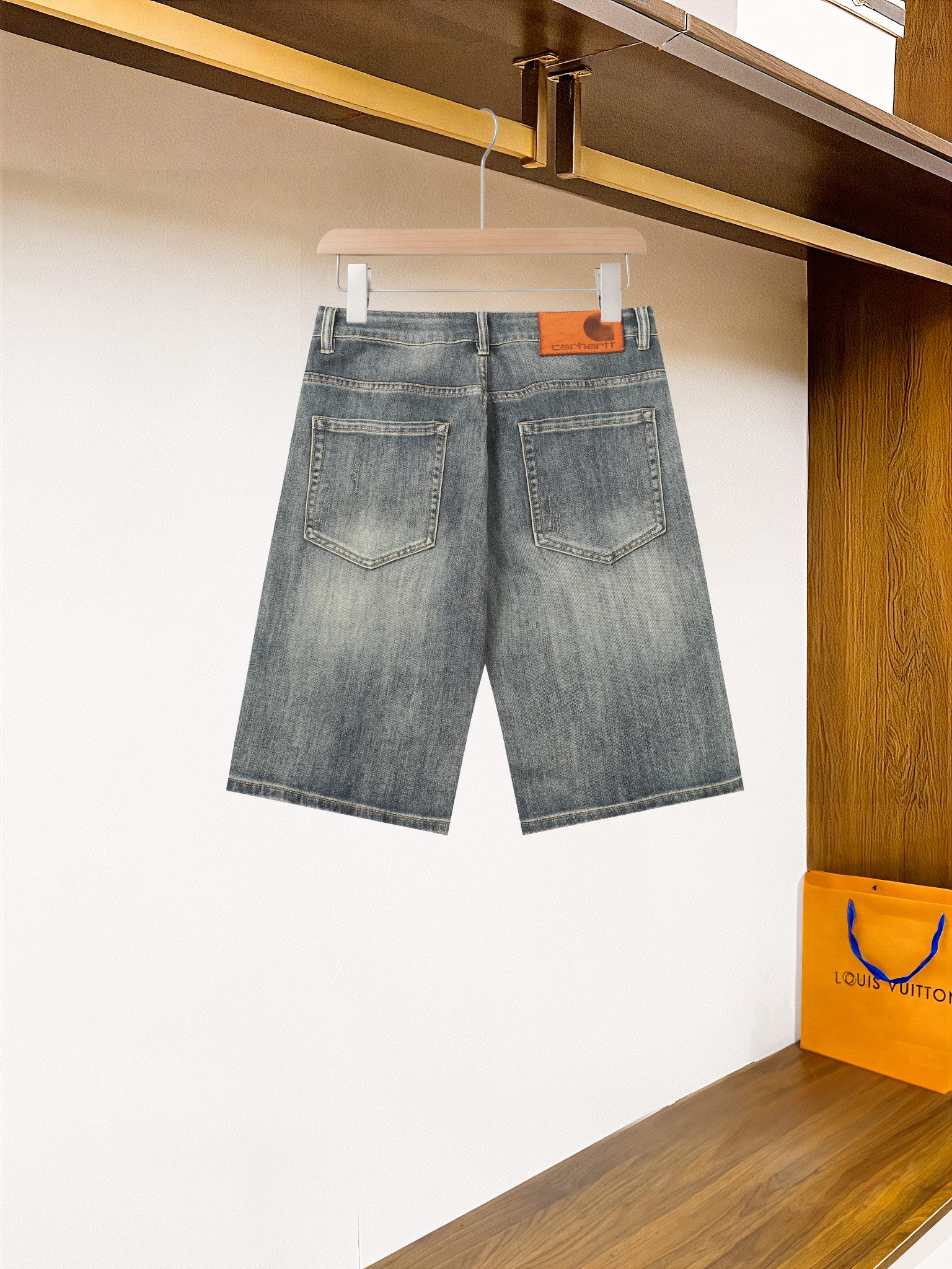 Comparison of High-Quality Carhartt Karat Jeans with Market Variants