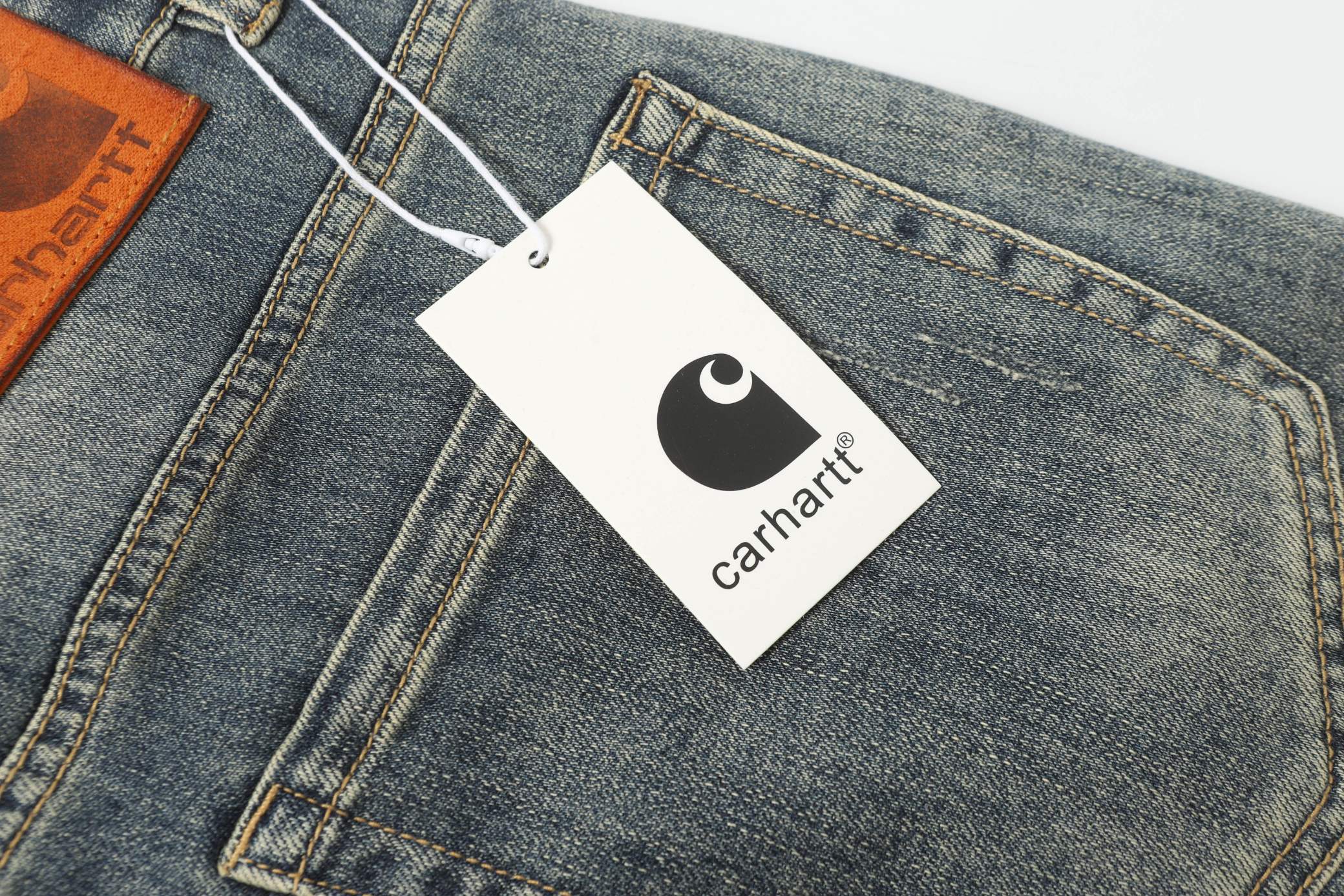 Comparison of High-Quality Carhartt Karat Jeans with Market Variants - 图片 7