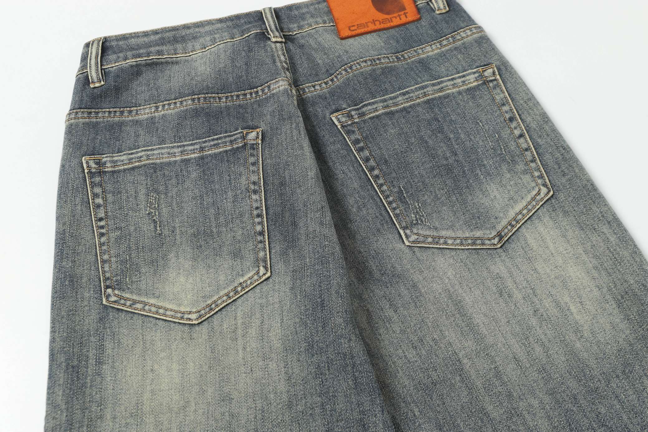 Comparison of High-Quality Carhartt Karat Jeans with Market Variants - 图片 6