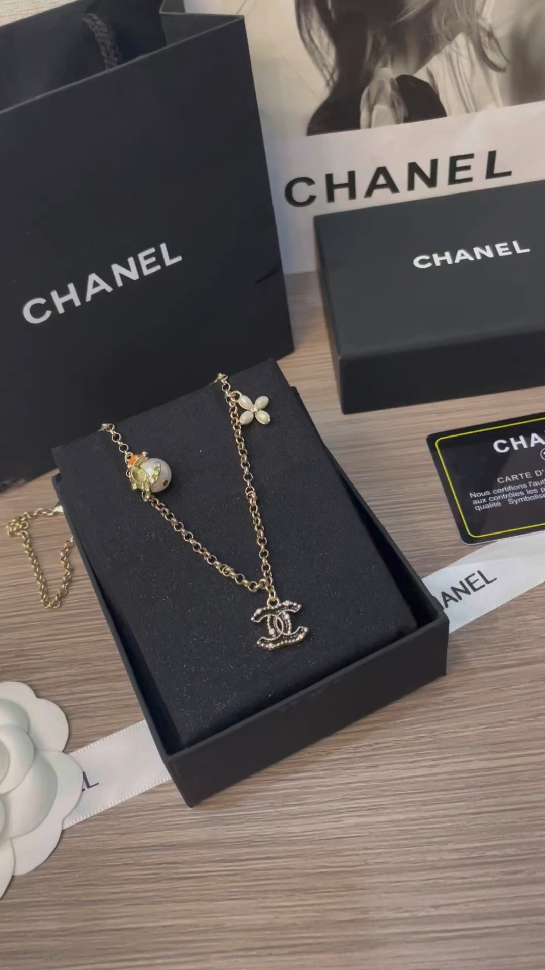 Chanel Nouveau
 Bijoux Colliers & Pendentifs