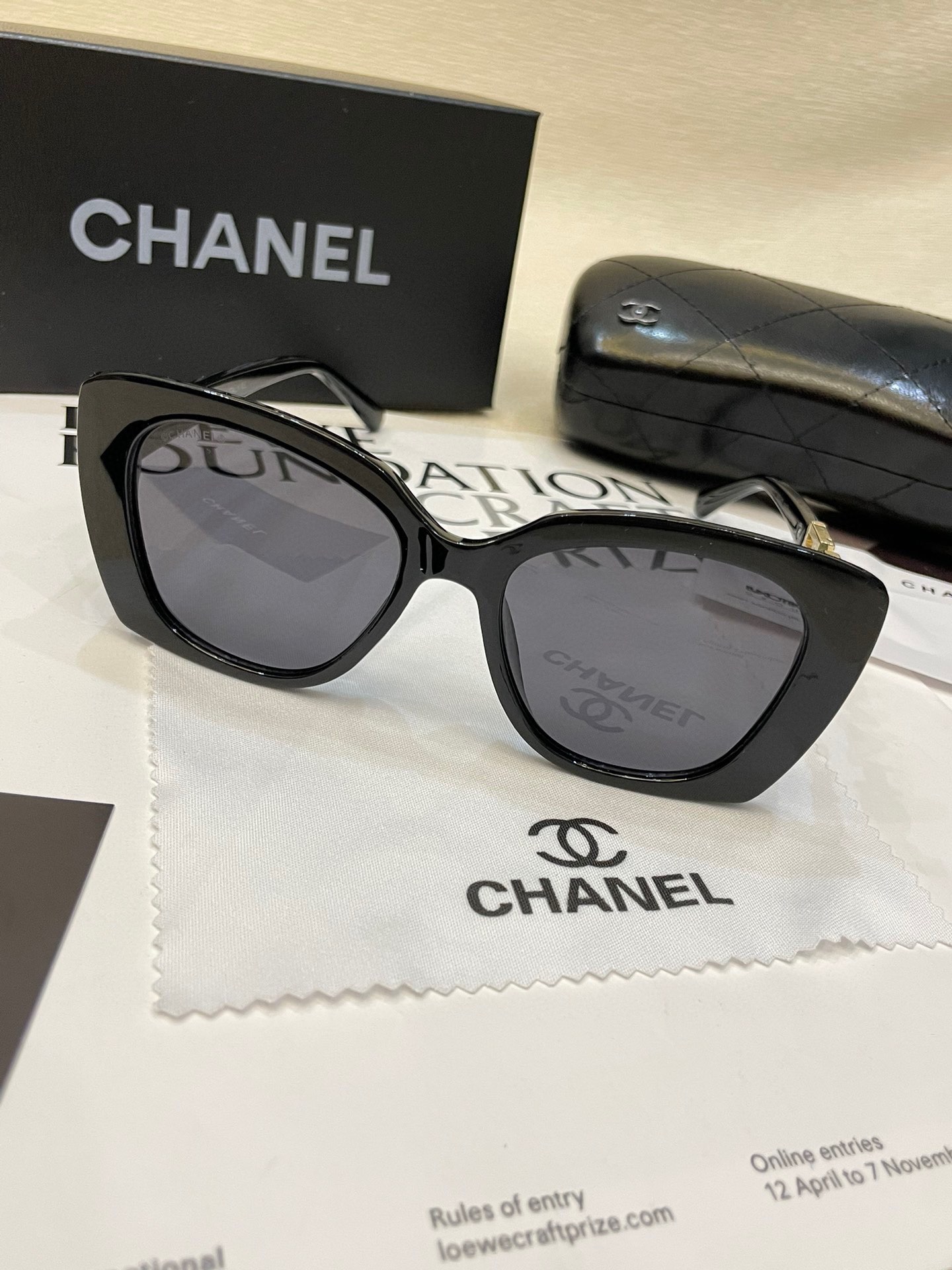 Chanel Lunettes De Soleil La couleur violette Blanc Travail ouvert