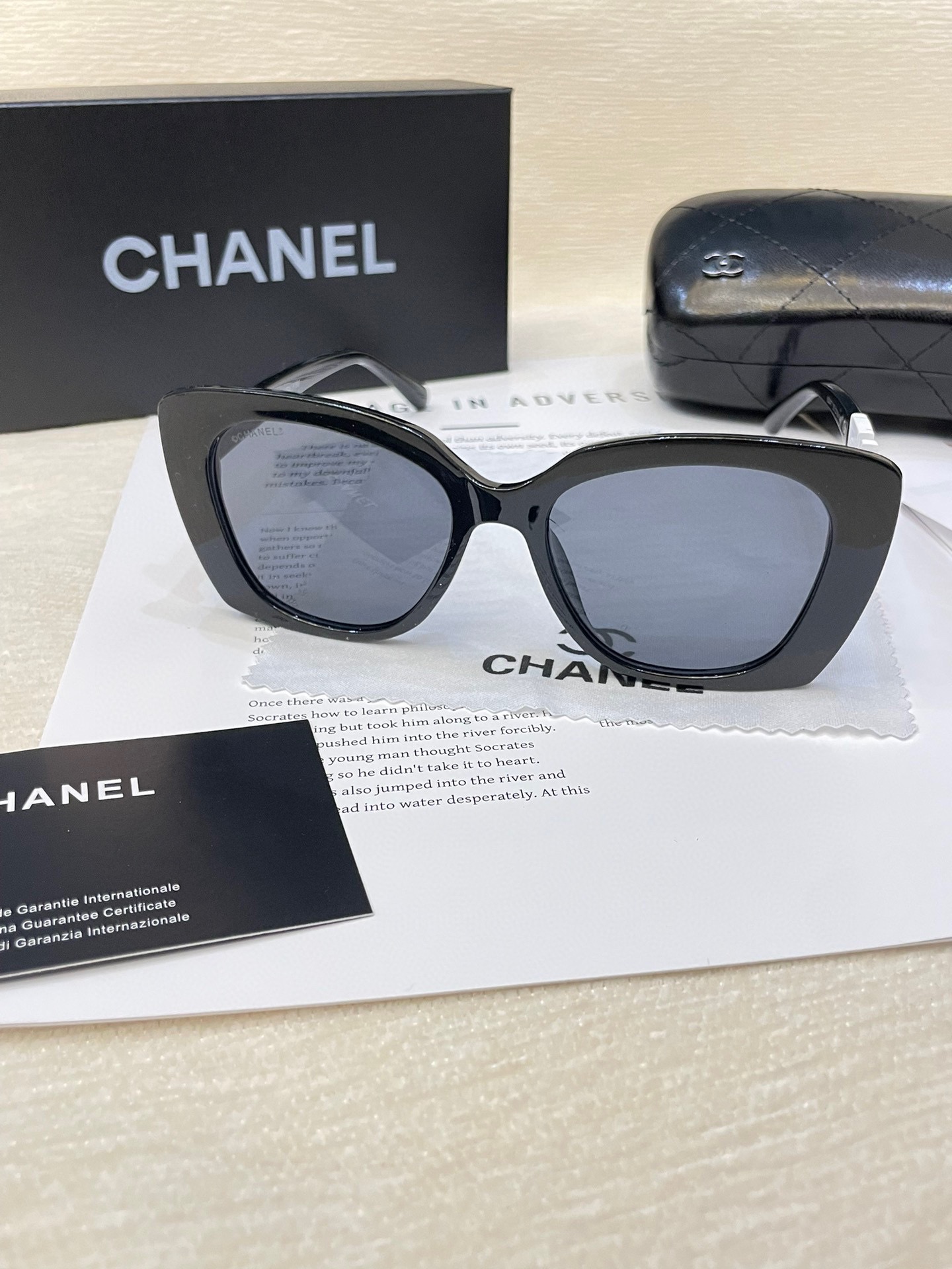 Chanel Lunettes De Soleil La couleur violette Blanc Travail ouvert