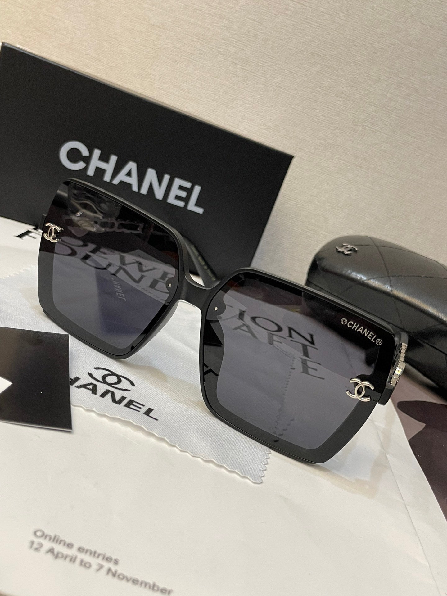 Chanel Lunettes De Soleil La couleur violette Tissé