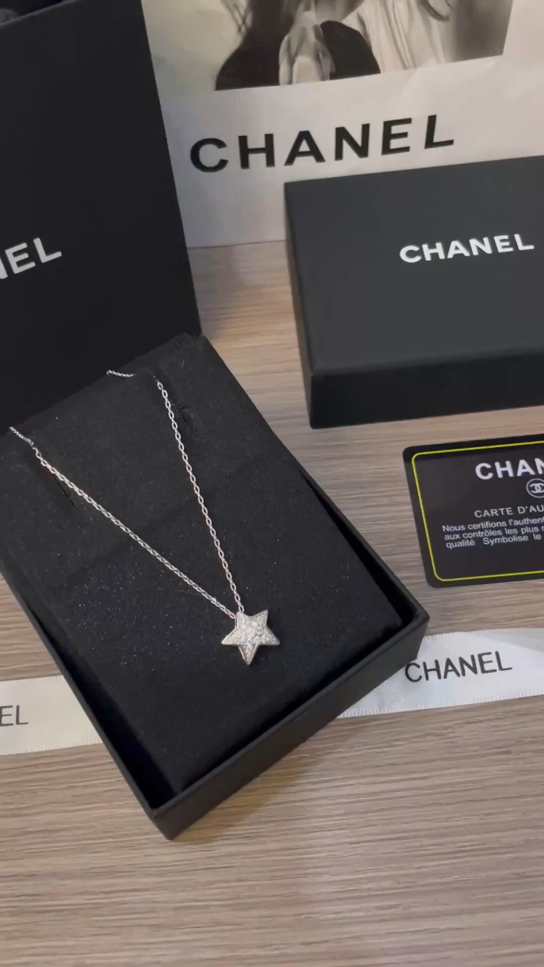 Quoi de mieux
 Chanel Bijoux Colliers & Pendentifs