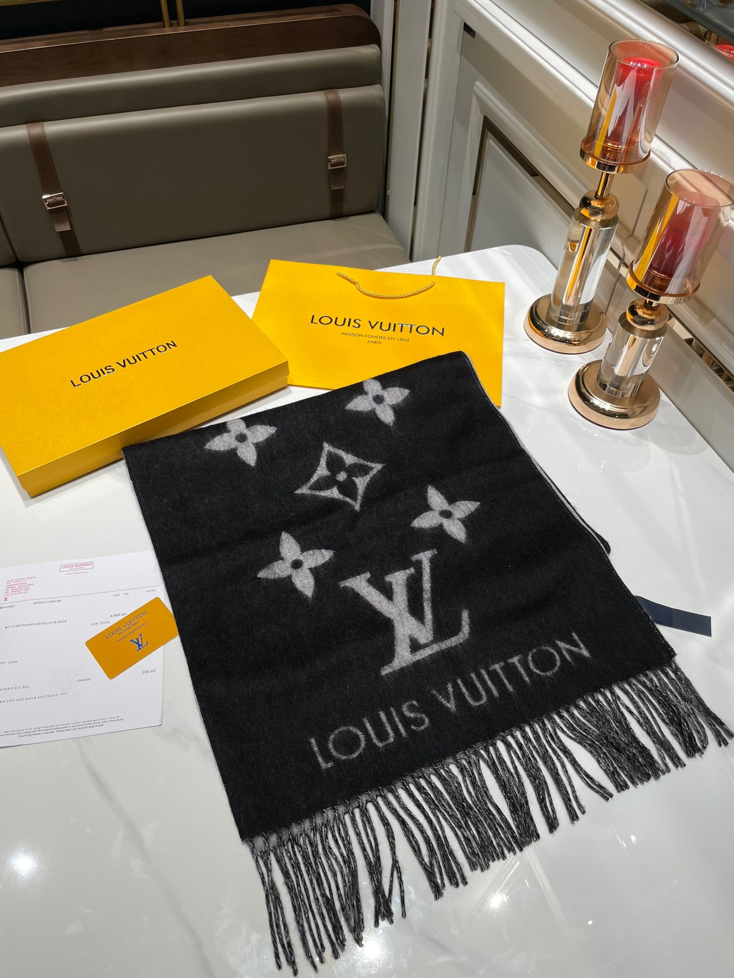 Louis Vuitton Foulard Noir Gris Tissé Cachemire