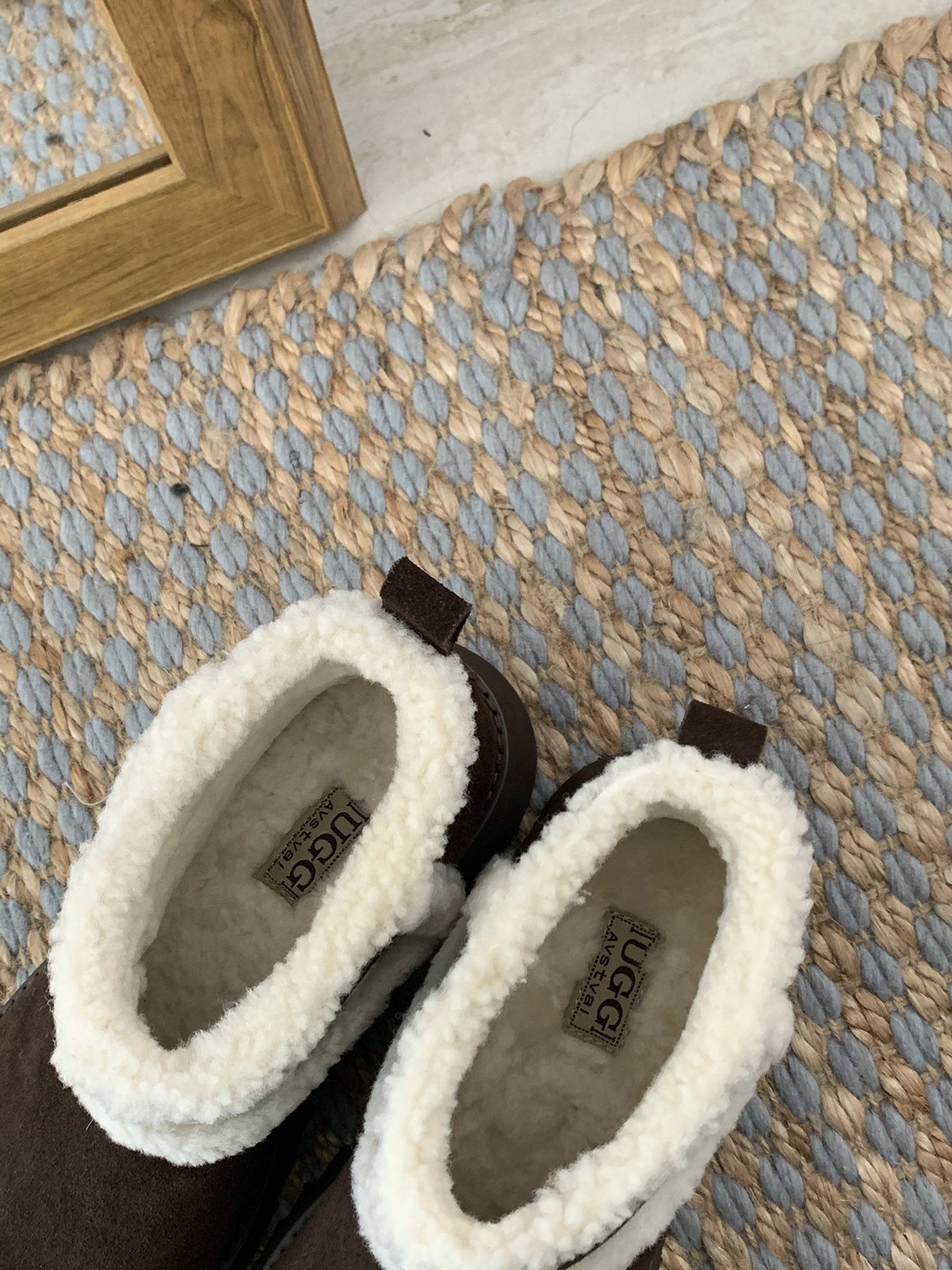 溢毛厚底短靴精致的鞋型 上脚大方厚底增高拉长腿型+1三色安排 秋冬万能搭配色系size：35-40