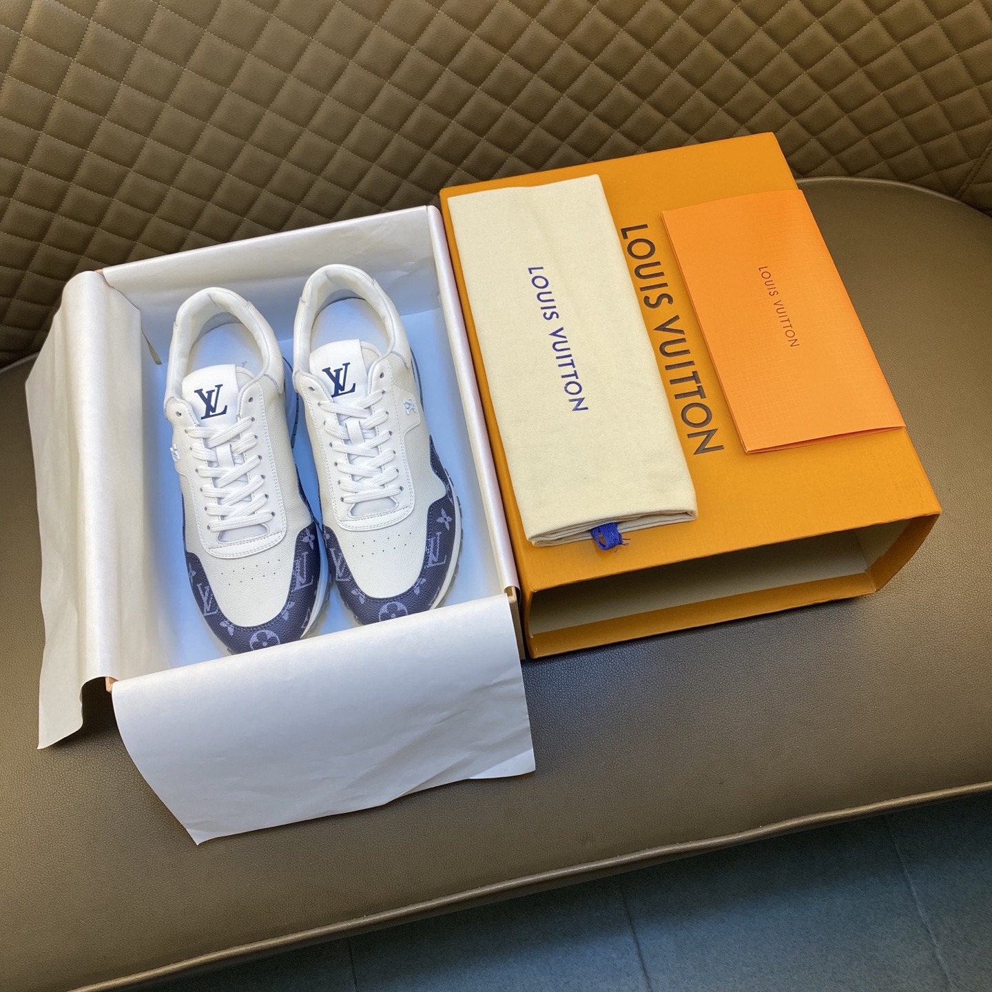 NO:350007,Dongguan. Purchase grade - (LV Louis Vuitton) High-end quality Original single - Upper Napa calfskin, high Zhoubo brand logo - Inner lining, cowhide inner lining, cowhide foot pad - Comfortable TU molded sole - Ultra-high quality control, fine workmanship highlighted (high-end, noble, grade) - Size 38-44 (45 46 47 can be customized) Outdoor veteran driver driving shoes,,louis vuitton,louis vuitton,cowhide19860909东莞产.代购级 -（LV路易威登）高端品质 原单 -鞋面纳帕小牛皮、高周波品牌logo -内里牛皮内里、牛皮垫脚 -大底舒适TU成型大底 -超高品控·做工精细凸显(高端·贵气·档次) -码数Size 38-44（45 46 47可订做) 户外老司机驾车鞋,,louis vuitton,louis vuitton,cowhide,Men's shoes