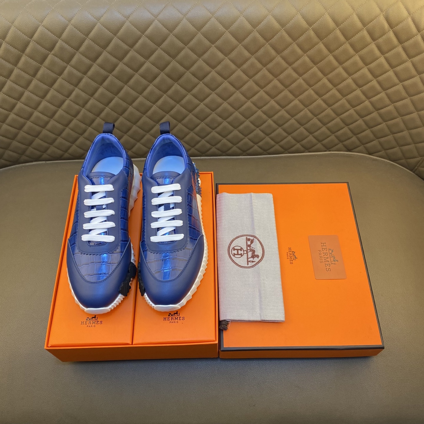 NO:690417,Made in Dongguan. Purchasing grade. Refuse to mix and sell [HERMES] Hermès. Purchase authentic products at original price!  One-to-one reproduction - High-end quality original casual sports shoes - Imported calfskin uppers, handmade!  Air-pressure logo on the tongue - Imported calfskin lining - Two-color outsole formed by ultra-light TPU foam and rubber combination - Ultra-high quality control and fine workmanship (high-end, luxury and class) - Suitable for outdoor driving shoes for experienced drivers - Genuine full set of gift packaging - Size 38-44 (45, 46, can be customized) - Color blue, brown, black, white, gray,, hermes, hermes, sneakers, cowhide19860909东莞产.代购级 拒绝混卖【HERMES】爱马仕.正品原价购入！一比一复刻 -高端品质 原单休闲运动鞋 -鞋面进口小牛皮、手工编制！鞋舌空压logo -内里进口小牛皮 -大底超轻TPU发泡·橡胶组合成型双色大底 -超高品控·做工精细凸显(高端·贵气·档次) -适户外老司机驾车鞋 -正品全套礼品包装 -码数Size 38-44（45,46,可订做) -颜色蓝色、棕色、黑色、白色、灰色,,hermes,hermes,sneakers,cowhide,Men's shoes