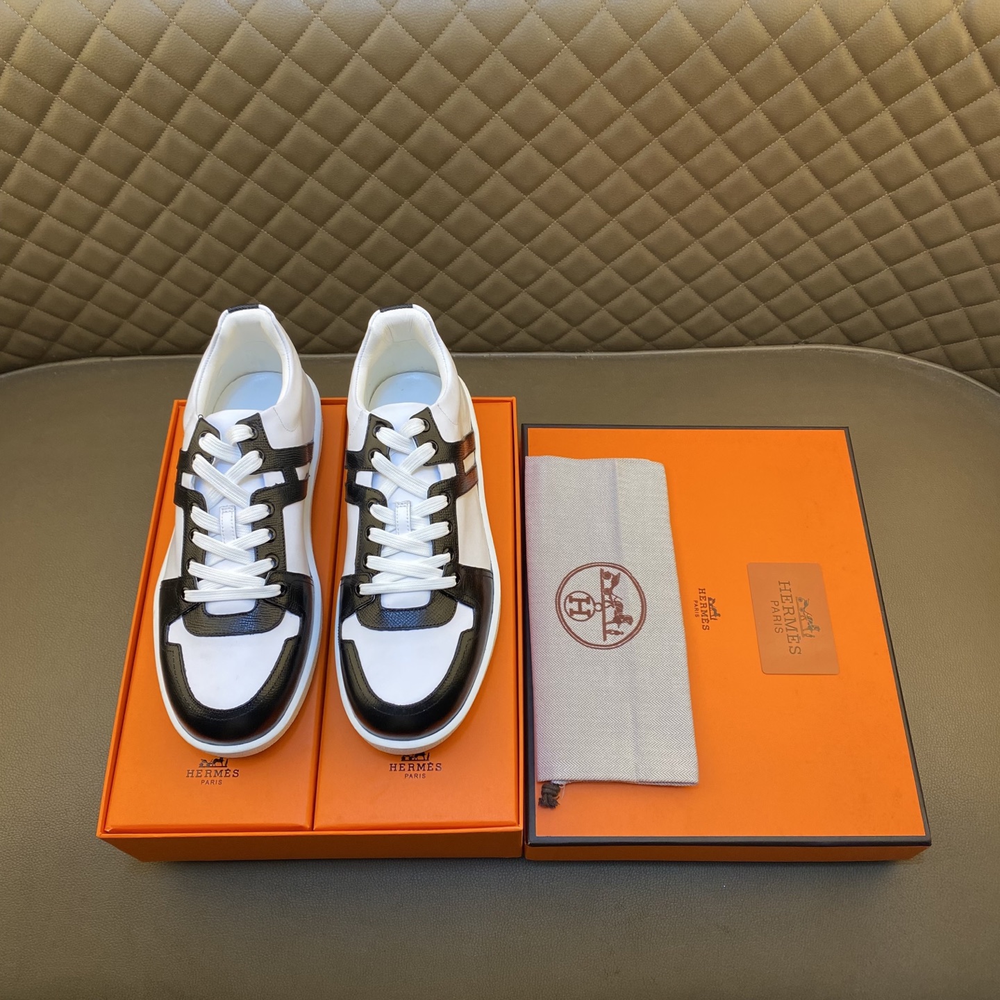 NO:357229,Dongguan-made. Purchasing grade refuses to sell (HERMES/Hermes) men's casual sneakers!  -High-end quality original single casual sneakers -Upper: high napa calfskin, forging craftsmanship, knitted fabric, shoe body brand webbing, injection molding brand logo -Inner: foot pad; water dyed cowhide -outsole: ultralight tpu·rubber; two-color molded outsole -Ultra-high quality control·fine workmanship: highlighted (high-end, noble, grade) - Suitable for outdoor drivers to drive shoes -Size39-40-41-42-43-44 (38.45.46 customized),,hermes,hermes,sneakers,cowhide19860909东莞产.代购级 拒绝混卖（HERMES/爱马仕）男士休闲运动鞋！ -高端品质 原单休闲运动鞋 -鞋面:高纳帕小牛皮、锻造工艺、针织布匹、鞋身品牌织带、注塑品牌logo -内里:垫脚;水染牛皮 -大底:超轻tpu·橡胶;双色成型大底 -超高品控·做工精细:凸显(高端·贵气·档次) -适户外司机驾车鞋 -码数Size39-40-41-42-43-44(38.45.46定做),,hermes,hermes,sneakers,cowhide,Men's shoes