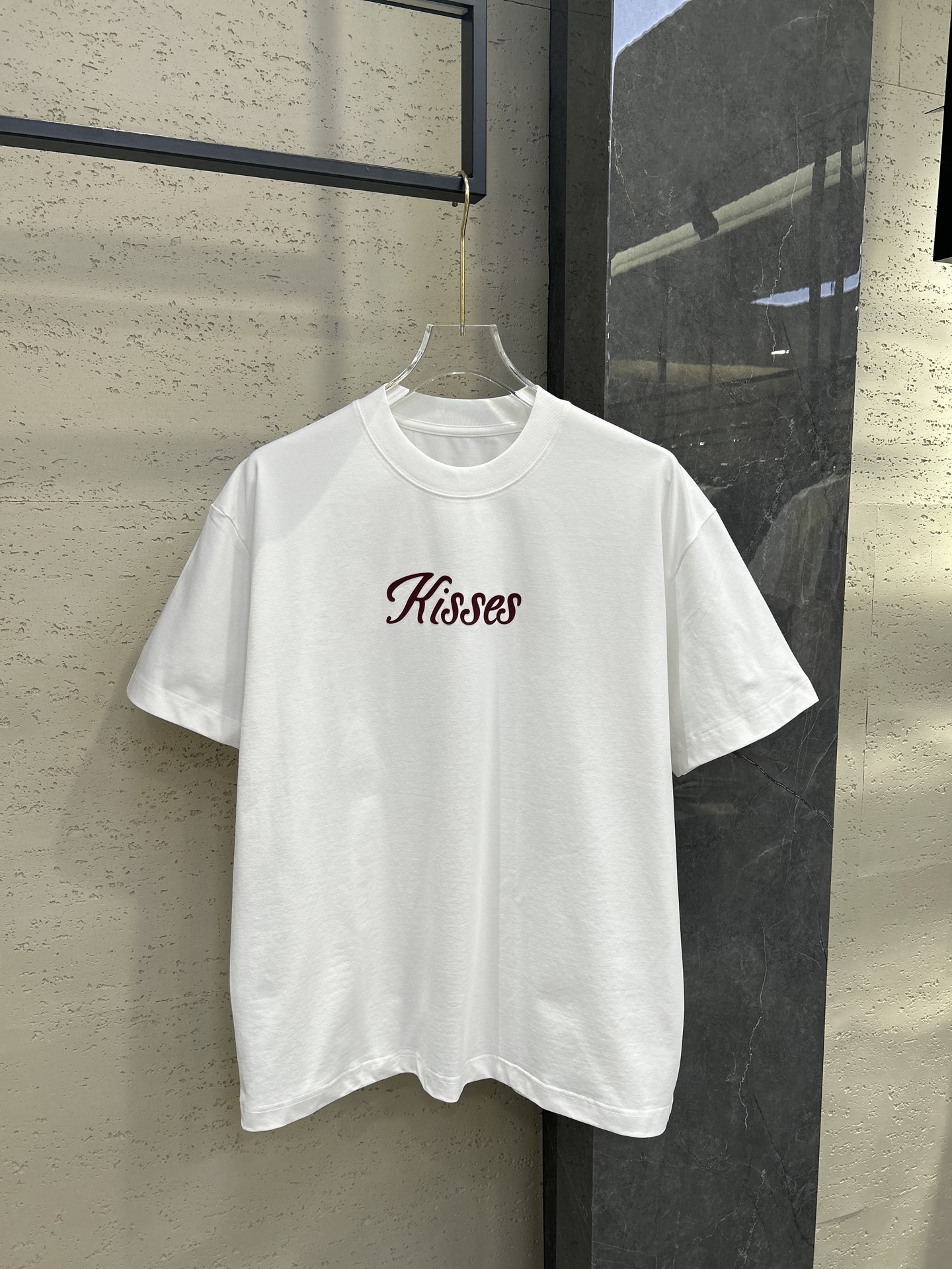 25sMiuMiu小字母印花短袖T恤 男女🉑️ 版型宽松不挑人 百搭休闲 小字母简单又好看 面料采用索罗娜➕棉 有抑菌和防晒作用 工艺:印花 码数S-XL 价格78