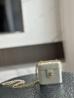 Chanel Designer
 Crossbody & Shoulder Bags Vintage Chains