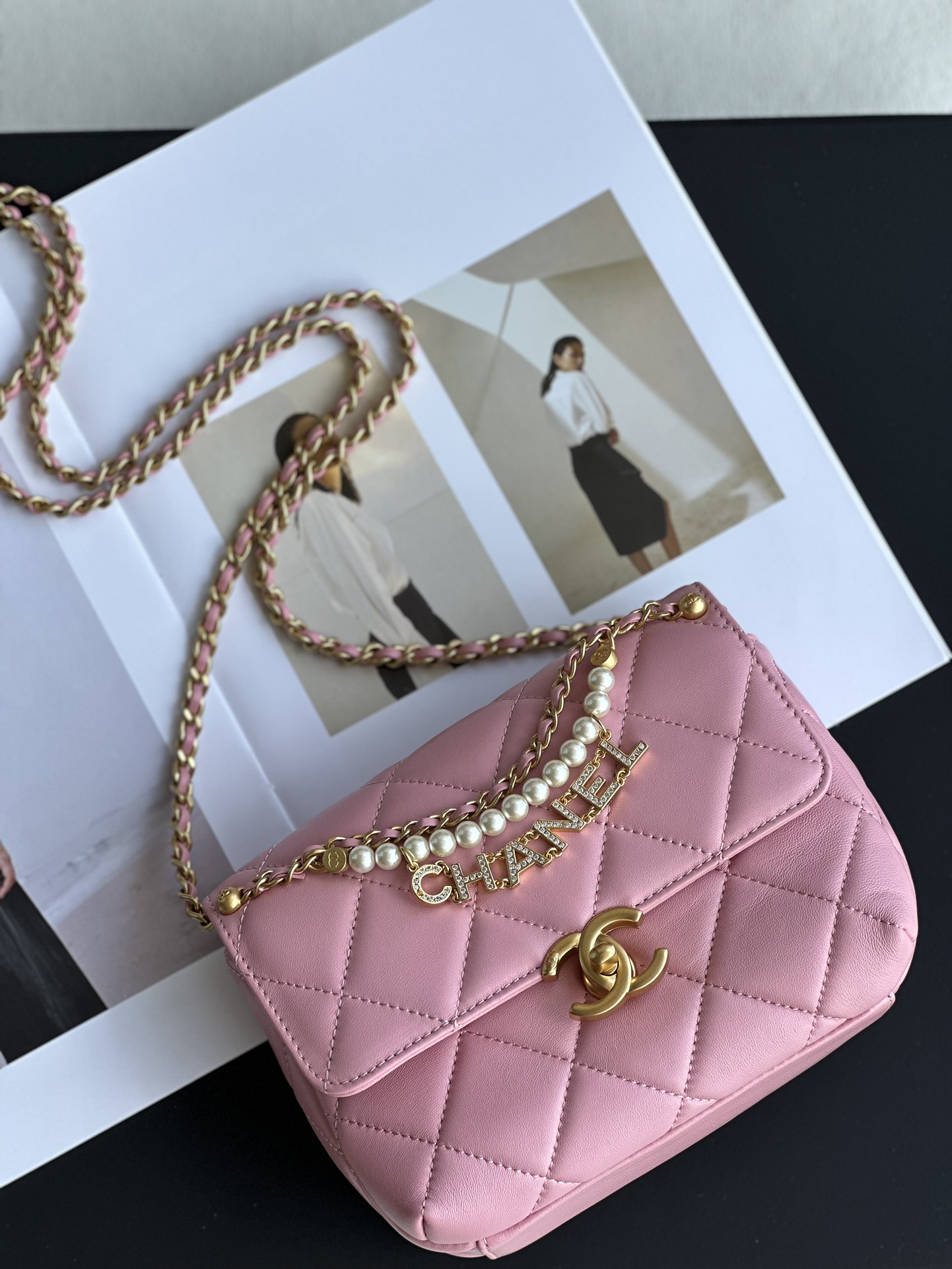 Chanel Classic Flap Bag Fashion
 Crossbody & Shoulder Bags Pink Chains