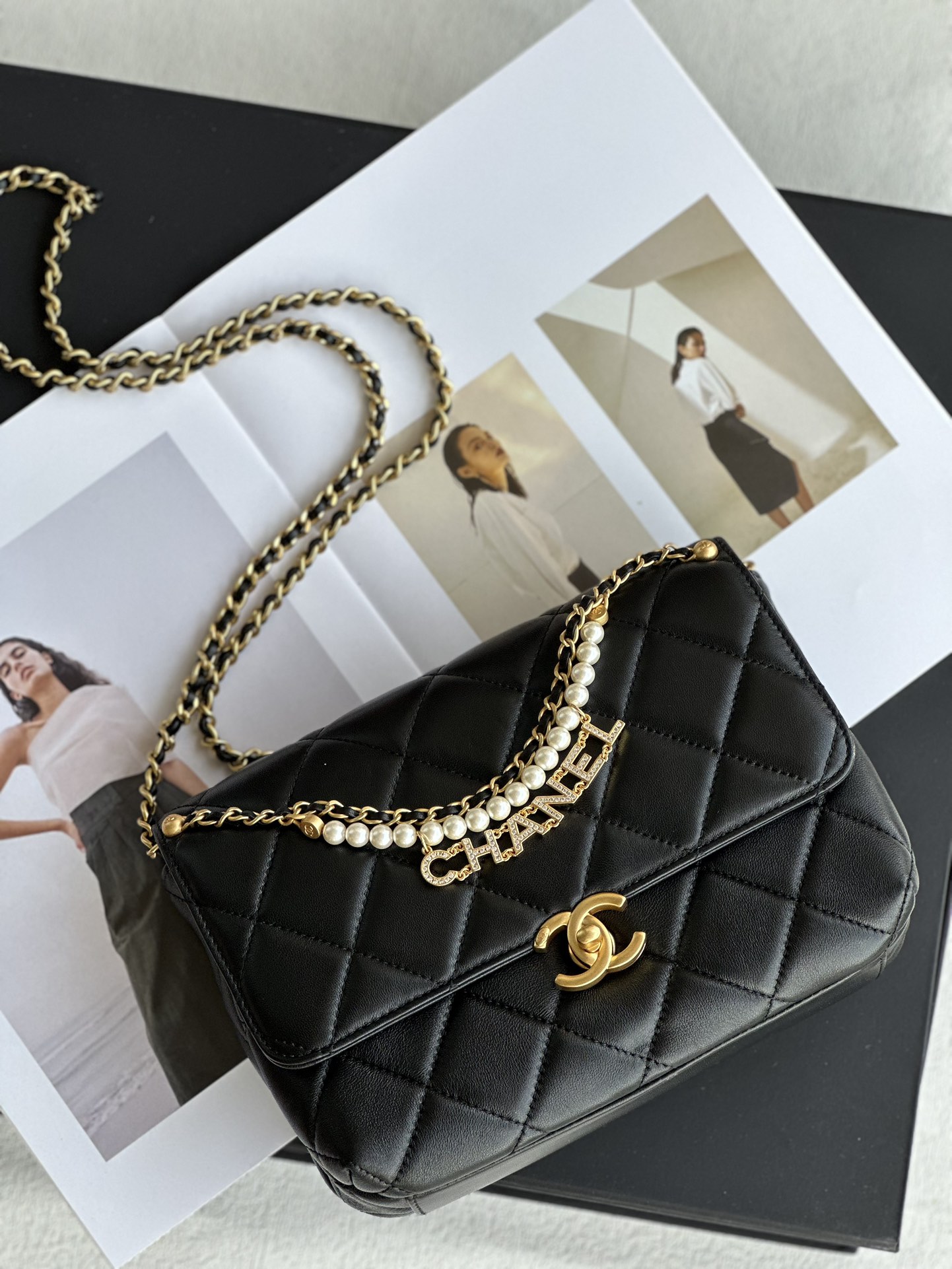 Chanel Classic Flap Bag Replica
 Crossbody & Shoulder Bags Black Chains