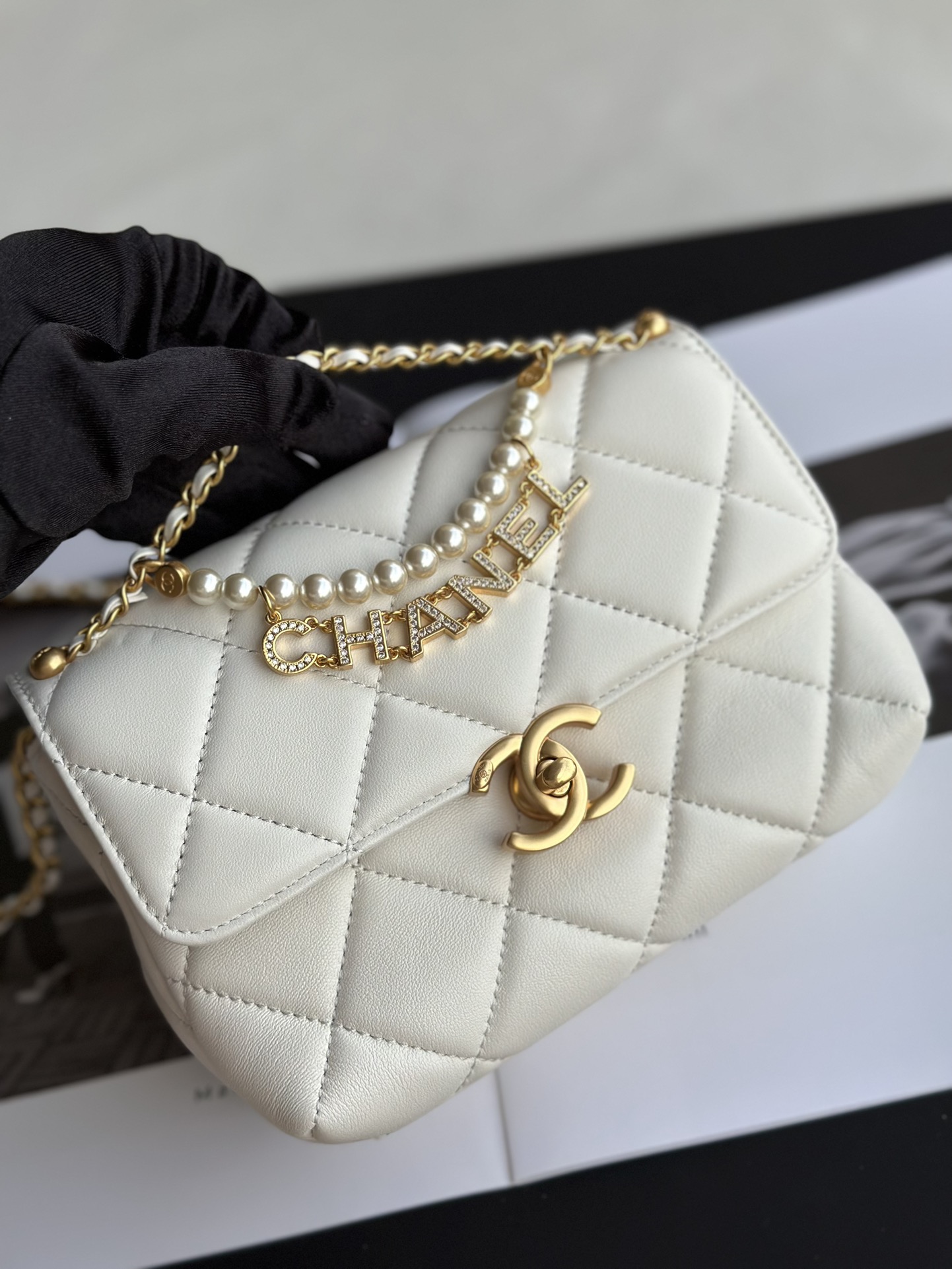 Fake Designer
 Chanel Classic Flap Bag Crossbody & Shoulder Bags White Chains