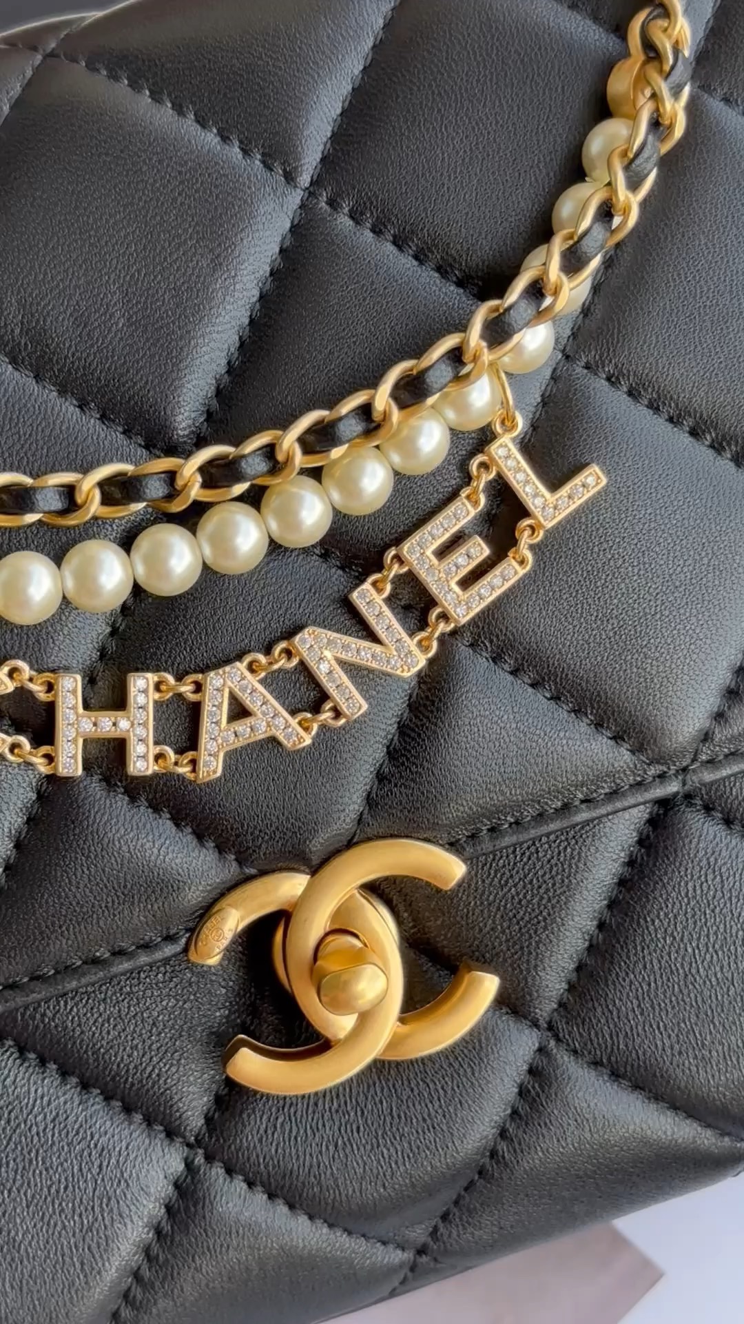 Chanel Classic Flap Bag Good
 Crossbody & Shoulder Bags Black Chains